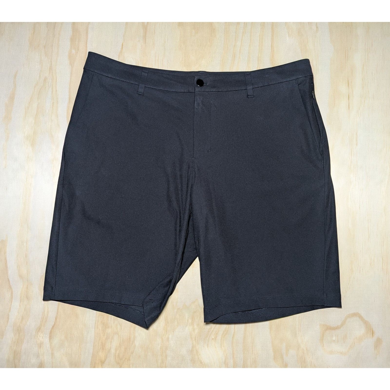 Lululemon Lululemon Men's 38 Commission Shorts Black Warpstreme Chino Size US 38 / EU 54 - 1 Thumbnail