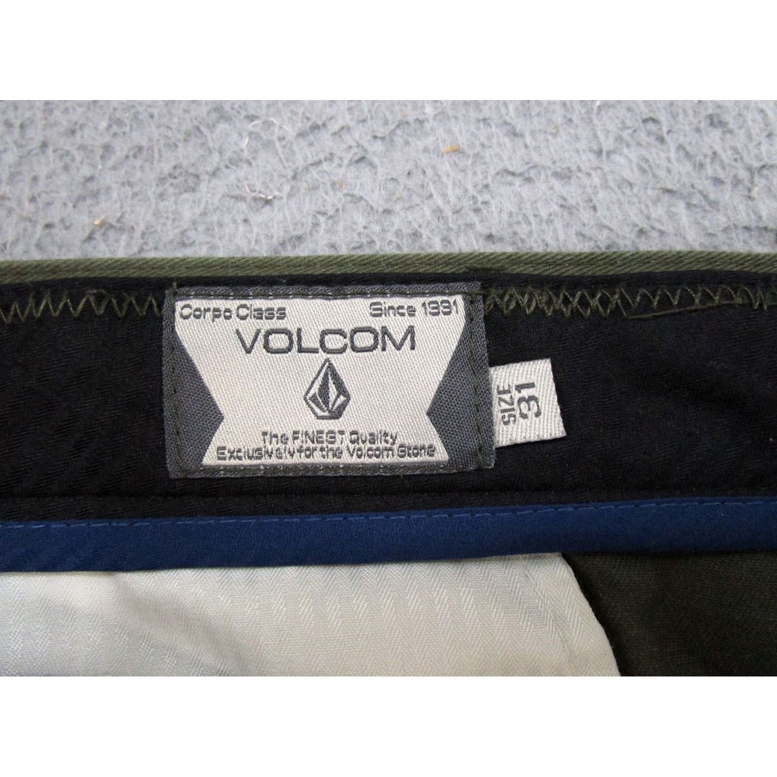 Volcom Volcom Chino Shorts Mens 31 Green Solid Flat Front Stretch Pockets Casual Summer 2000s Y2K Modern Men Size US 31 - 2 Thumbnail