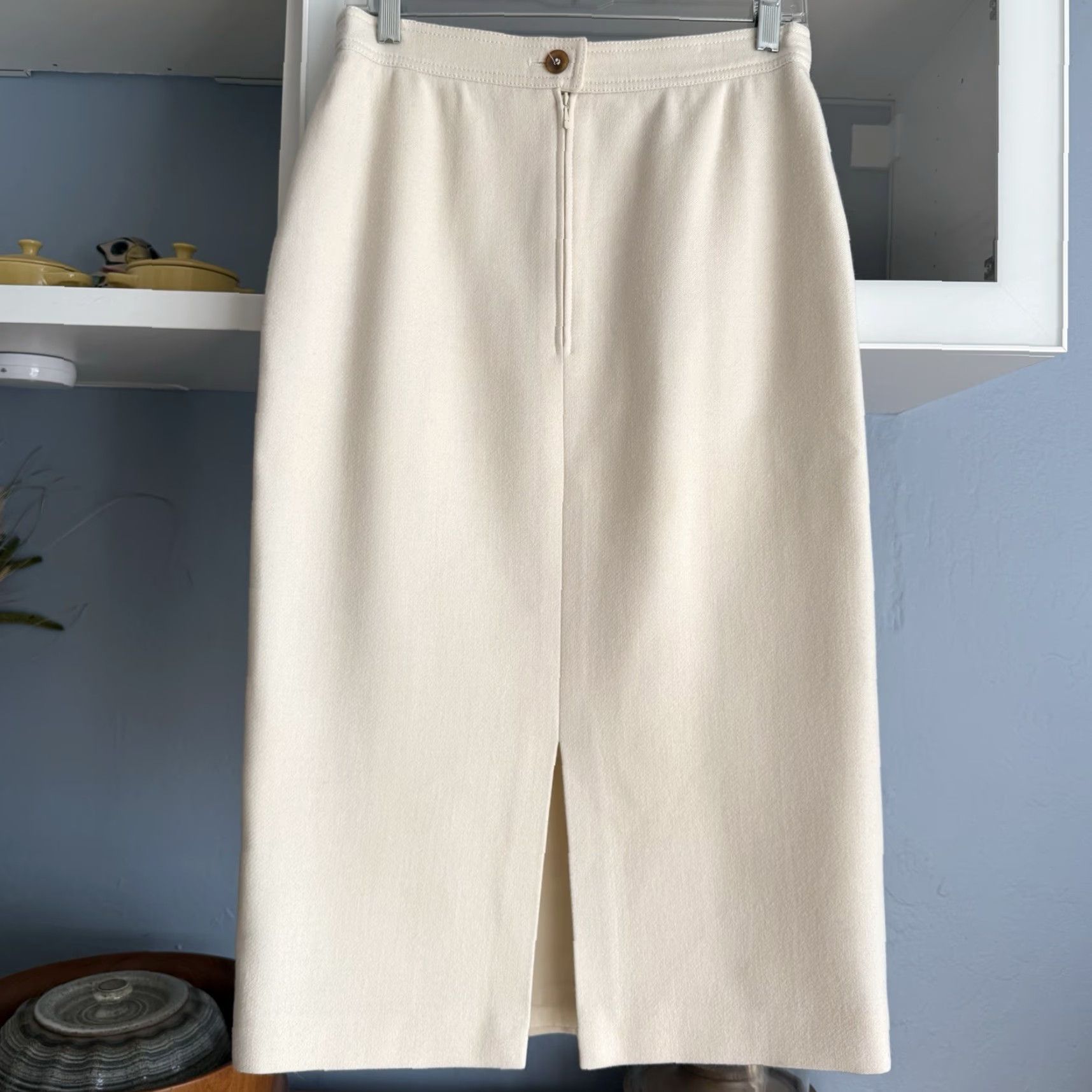 Louis Feraud VINTAGE Louis Feraud 2 Piece Ivory Wool Jacket & Skirt Suit Women 10 Size 32" / US 10 / IT 46 - 7 Thumbnail