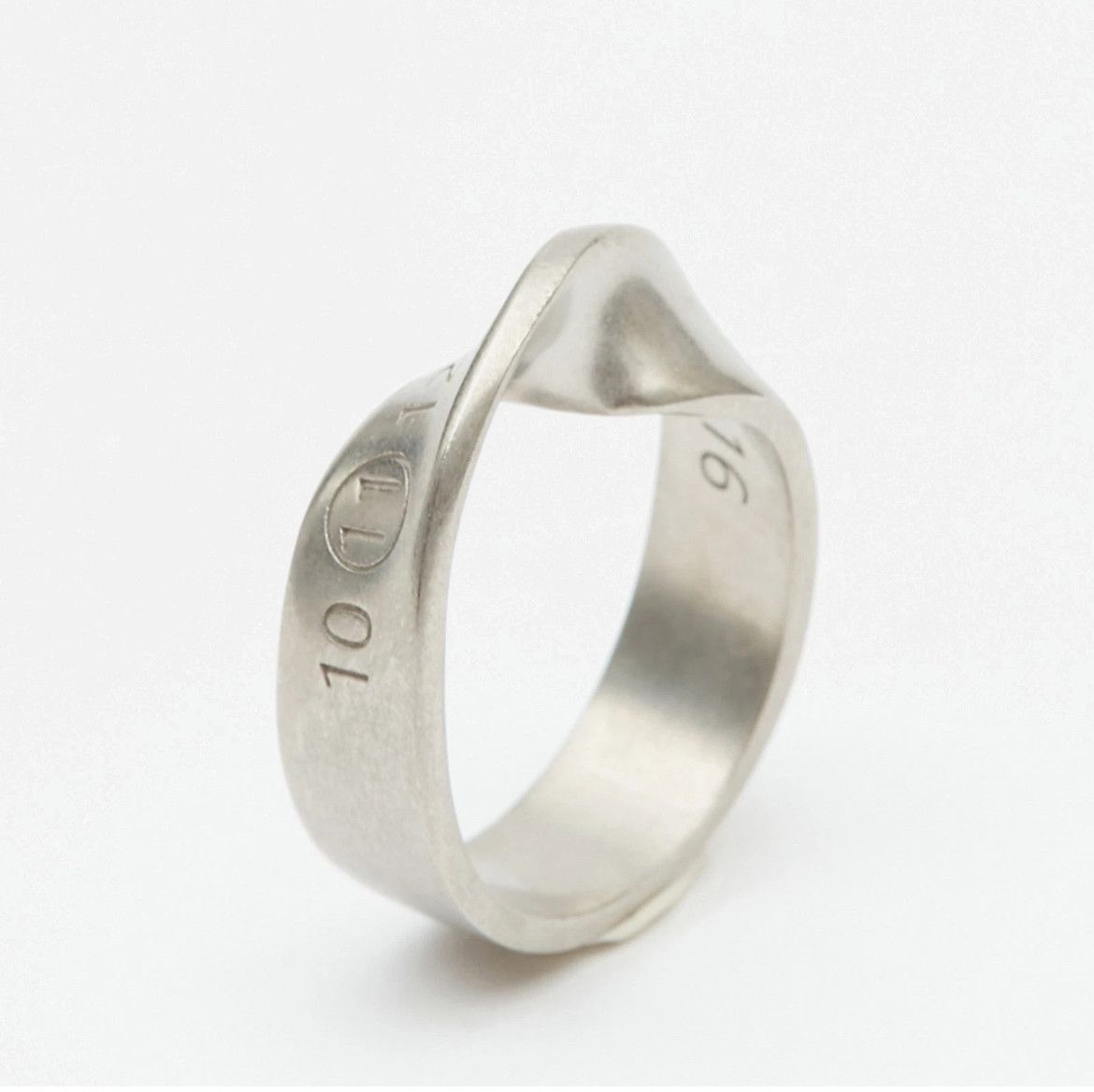Maison Margiela Twisted Number Ring Size XL Size 44 - 2 Thumbnail