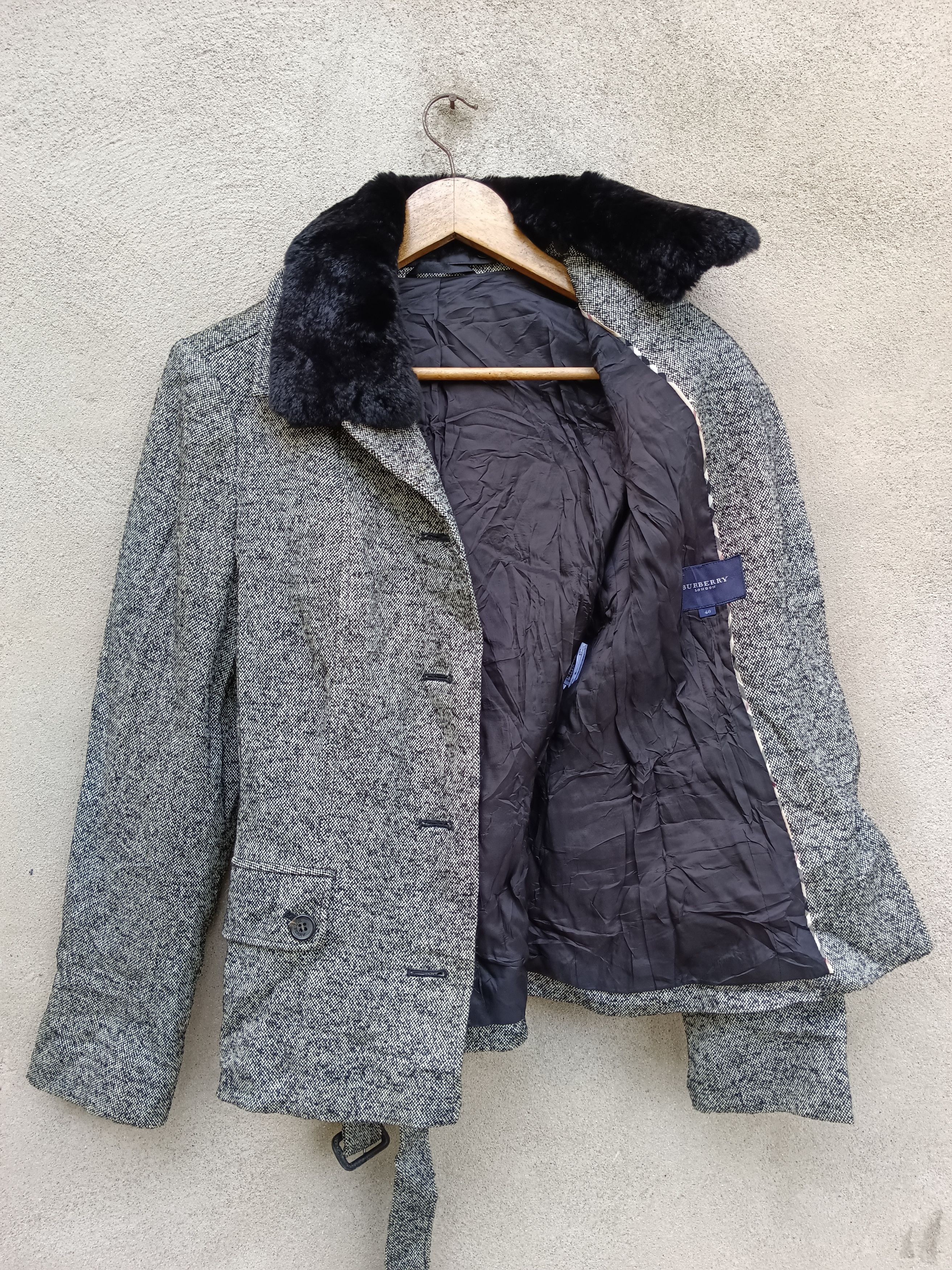 Burberry Vintage Burberry Fur Collar jacket Size US S / EU 44-46 / 1 - 6 Thumbnail