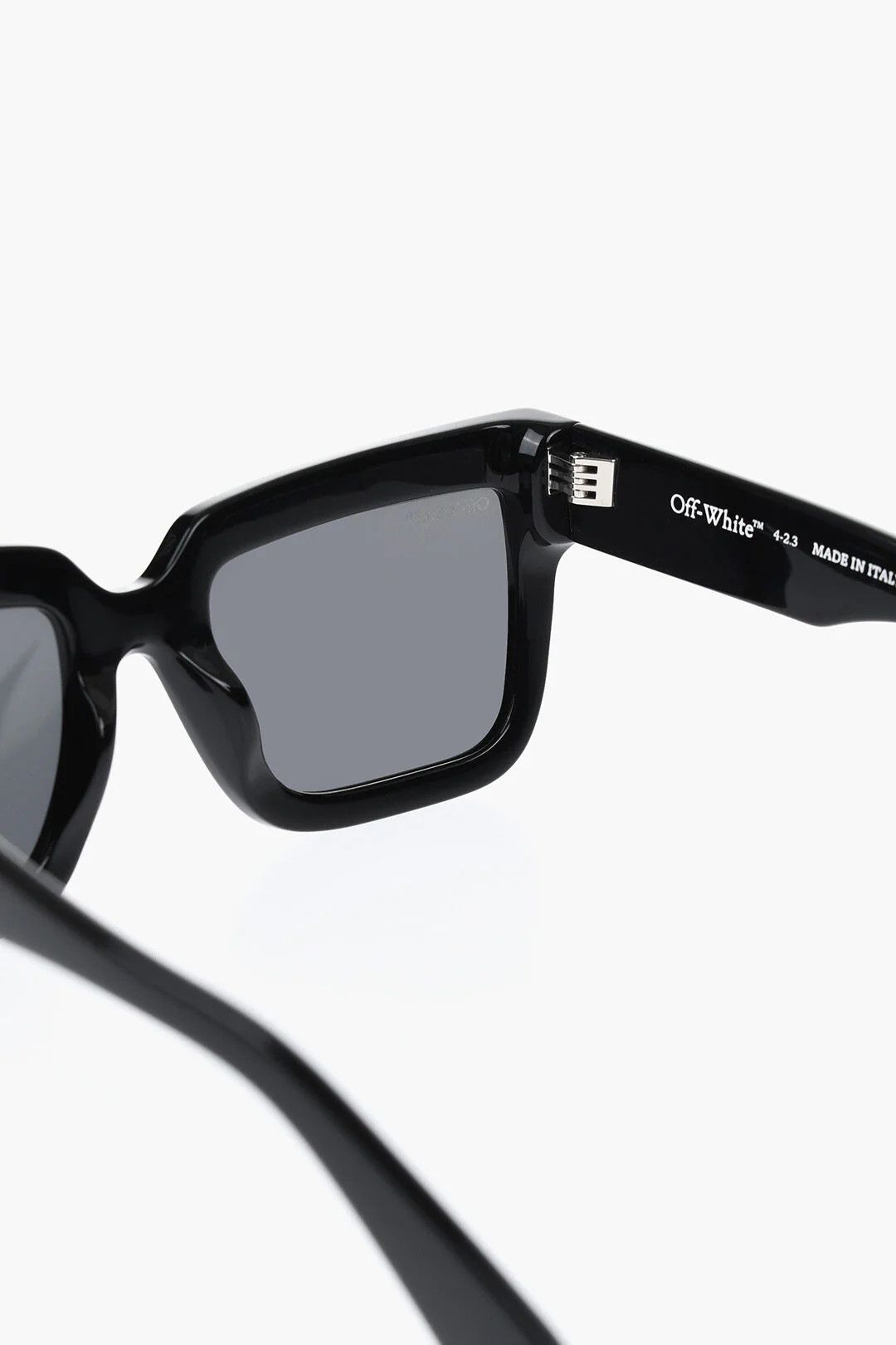 Off-White og1mm0426 Size: OS / Oversize Sunglasses in Black Size ONE SIZE - 3 Thumbnail