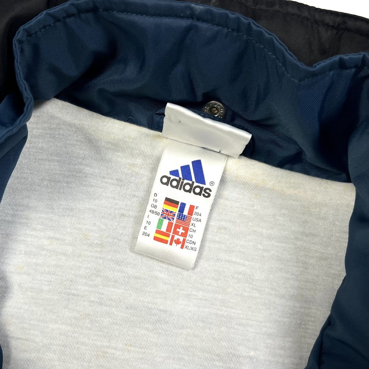 Adidas × Vintage Vintage Adidas Oversized Nylon Windbreaker Jacket Size XL Size US XL / EU 56 / 4 - 16 Thumbnail