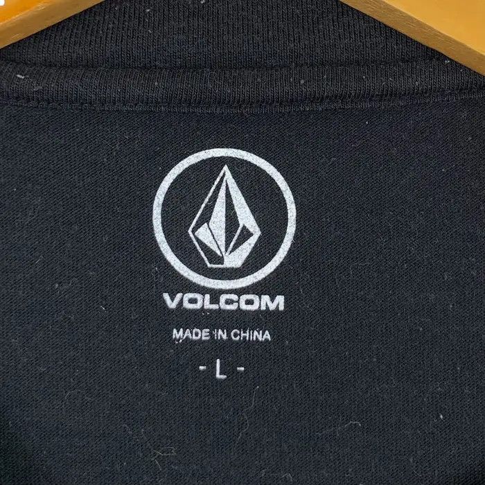 Volcom Vintage VOLCOM SKATEBOARD STREETWEAR Stock Logo Tee Shirt Size US L / EU 52-54 / 3 - 4 Thumbnail