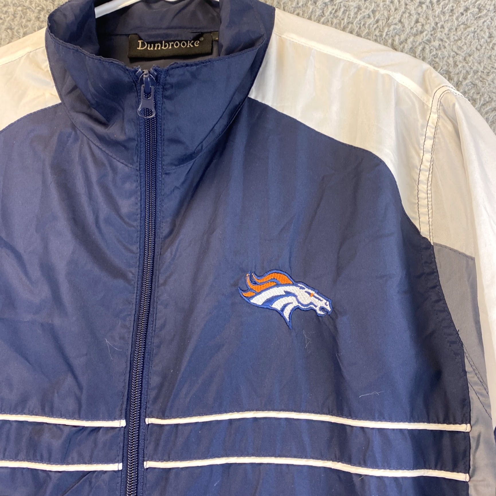 Izod IZOD Dunbrook Men L Large Broncos Windbreake Jacket Navy Zip Up Zip Pockets 70-21 Size US L / EU 52-54 / 3 - 2 Thumbnail