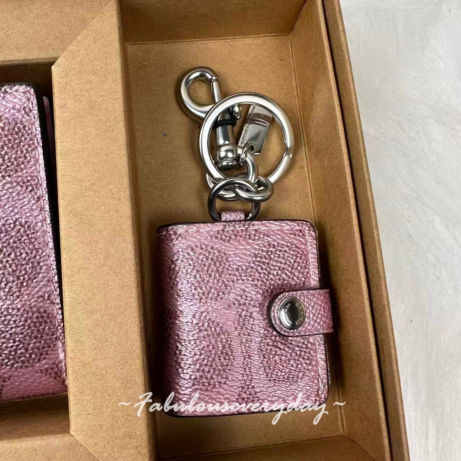 Coach Coach Boxed Snap Wallet Picture Frame Charm Signature Canvas Size ONE SIZE - 3 Thumbnail