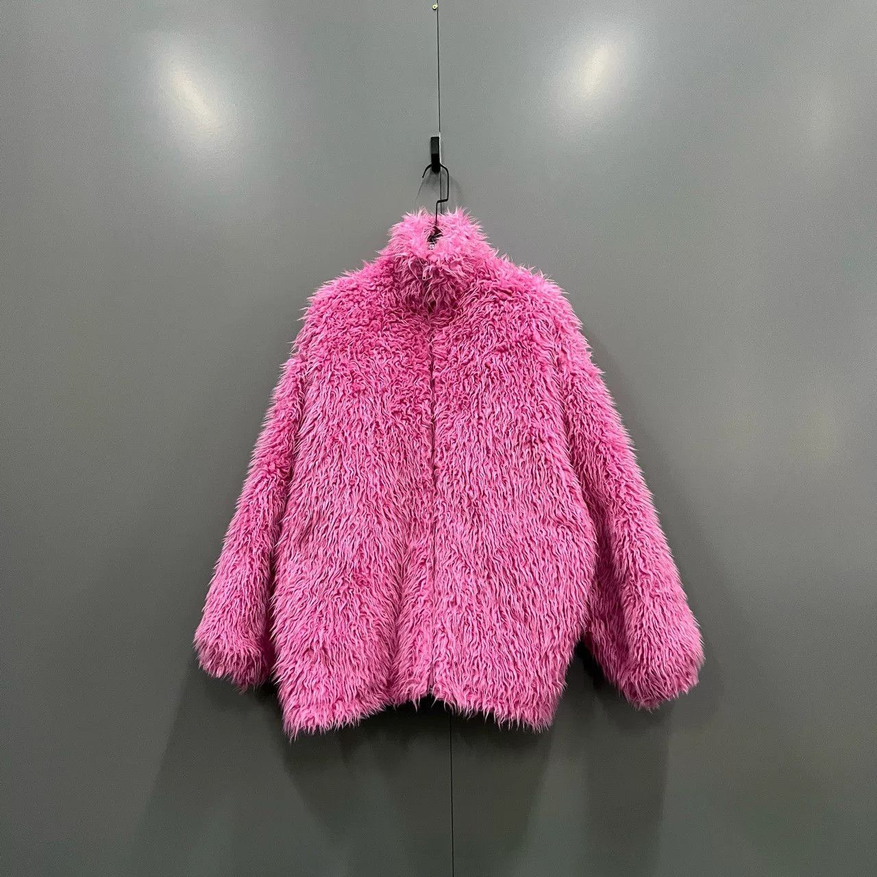 Balenciaga balenciaga pink teddy fur coat limited edition Size XS / US 0-2 / IT 36-38 - 1 Thumbnail