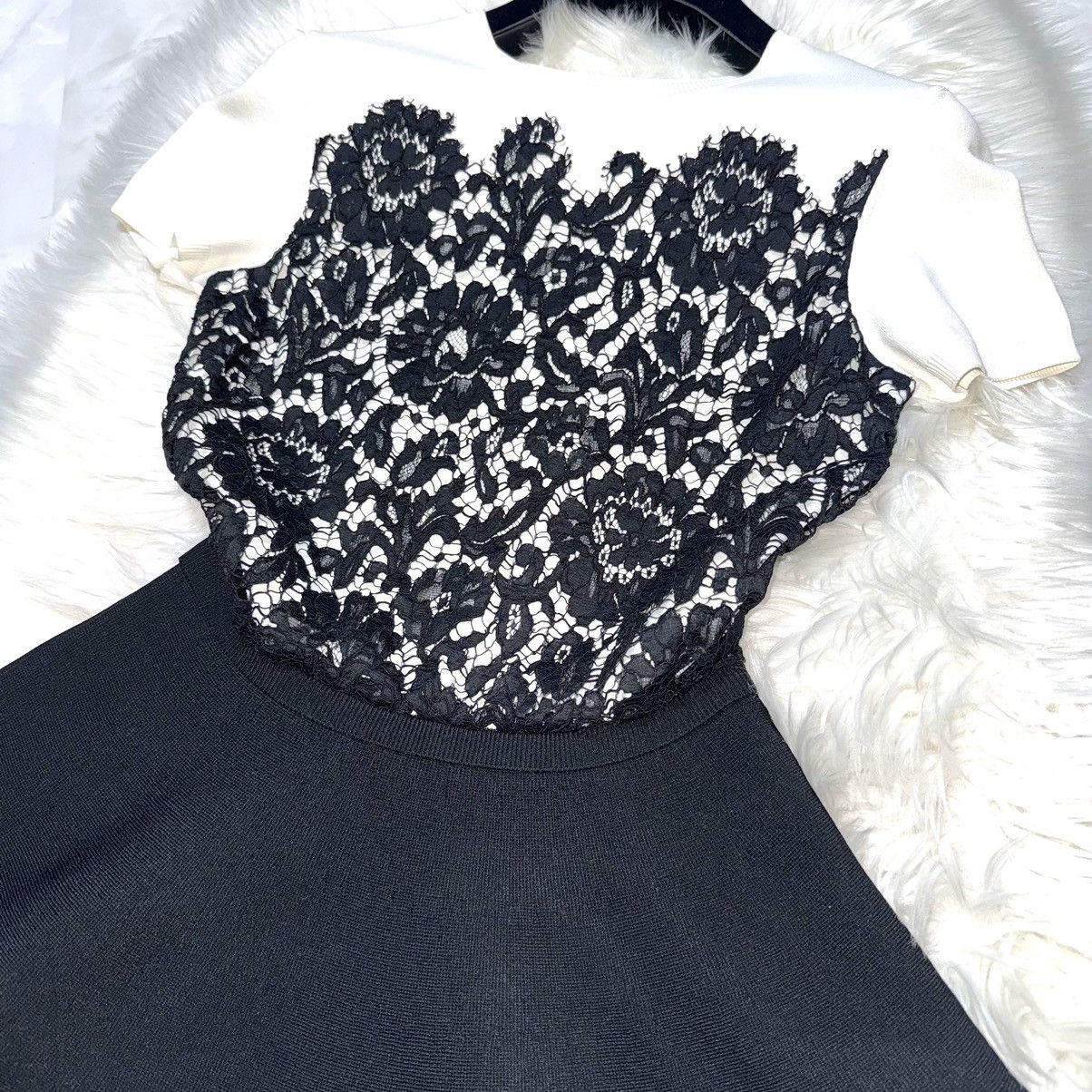 Valentino l Valentino floral lace short sleeve stretch dress black Size S / US 4 / IT 40 - 9 Thumbnail
