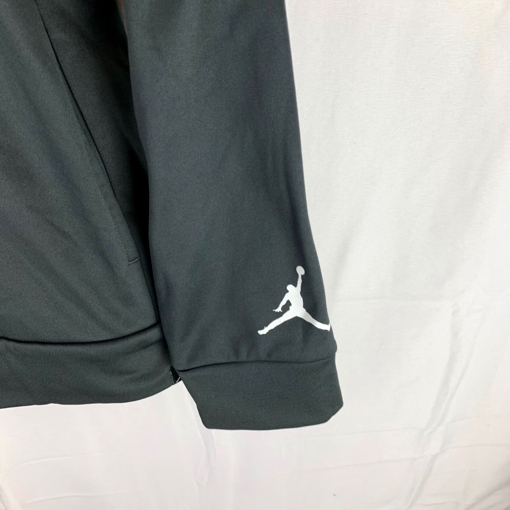 Jordan Brand Broken Arrow Tigers Jordan Basketball Hoodie Mens Large Grey Therma-FIT Pullover Size US L / EU 52-54 / 3 - 5 Thumbnail