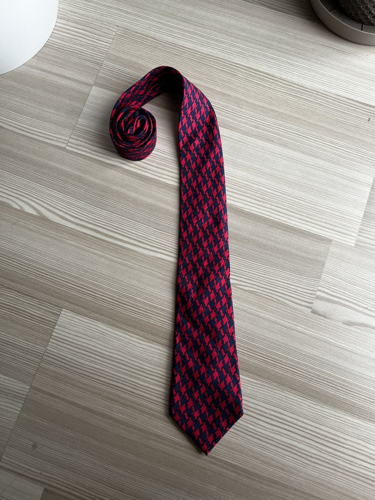Hermes Vintage Hermes Red/Black Silk Tie 7315EA Made in France Size ONE SIZE - 1 Thumbnail