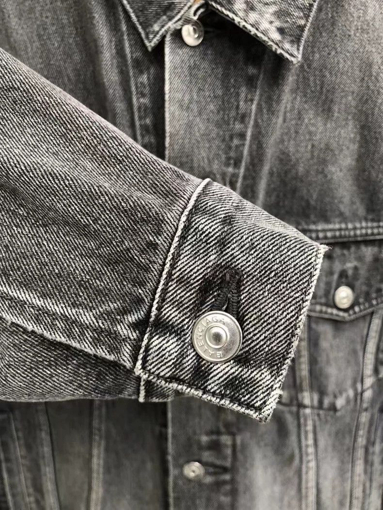 Balenciaga Balenciaga size 34 Worn logo denim jacket Size US S / EU 44-46 / 1 - 4 Thumbnail