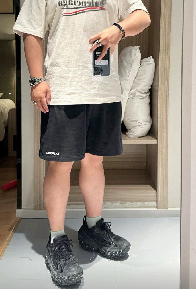 Balenciaga Balenciaga size M Black water-wash distressed embroidered Size US 27 - 5 Thumbnail
