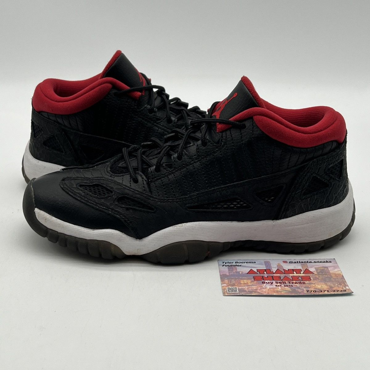 Jordan Brand Air Jordan 11 low gs 2011 Size US 6 / EU 39 - 1 Thumbnail