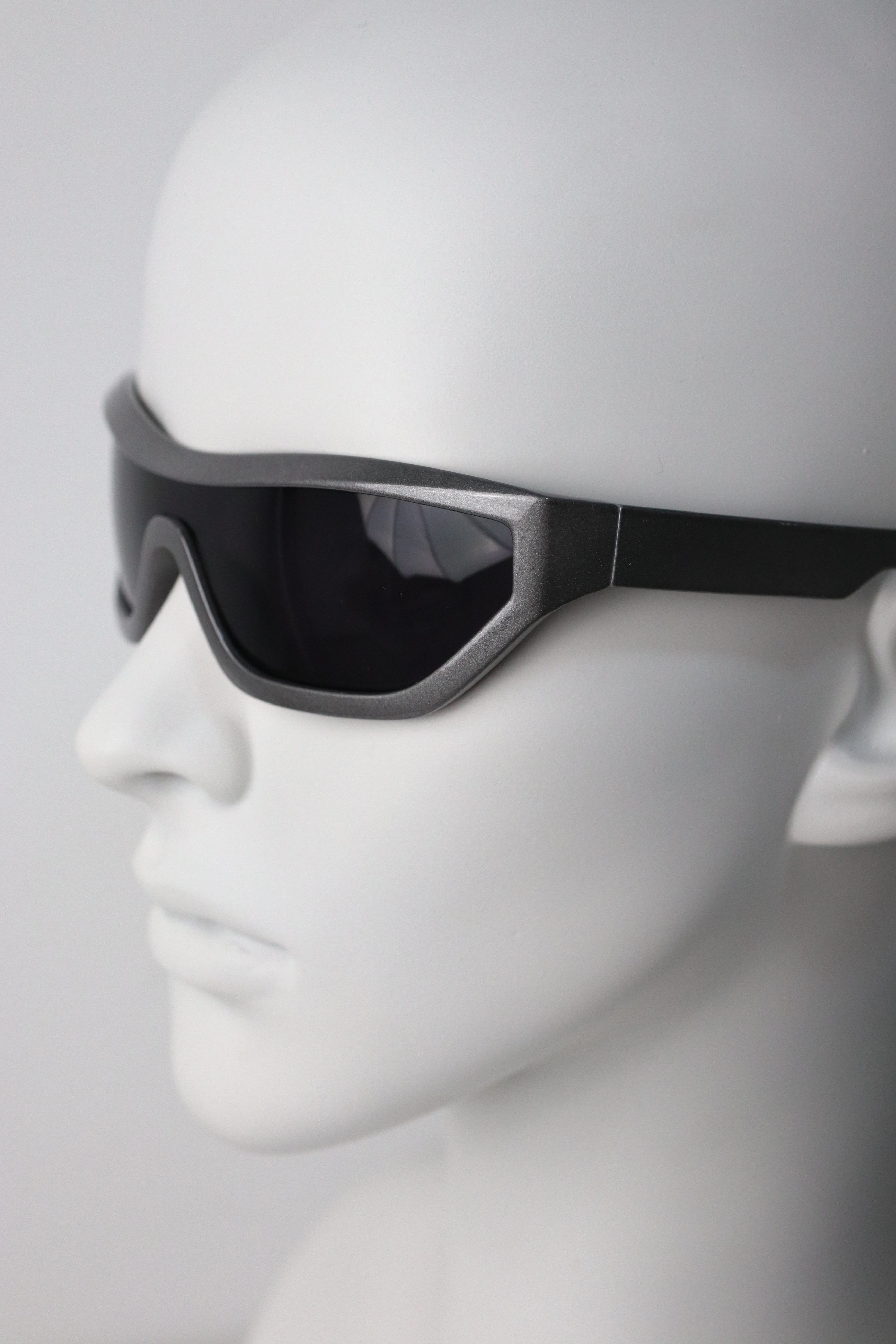 Japanese Brand Y2k Avant Garde Futuristic Rectangle Gunmetal Sunglasses OS Size ONE SIZE - 4 Thumbnail