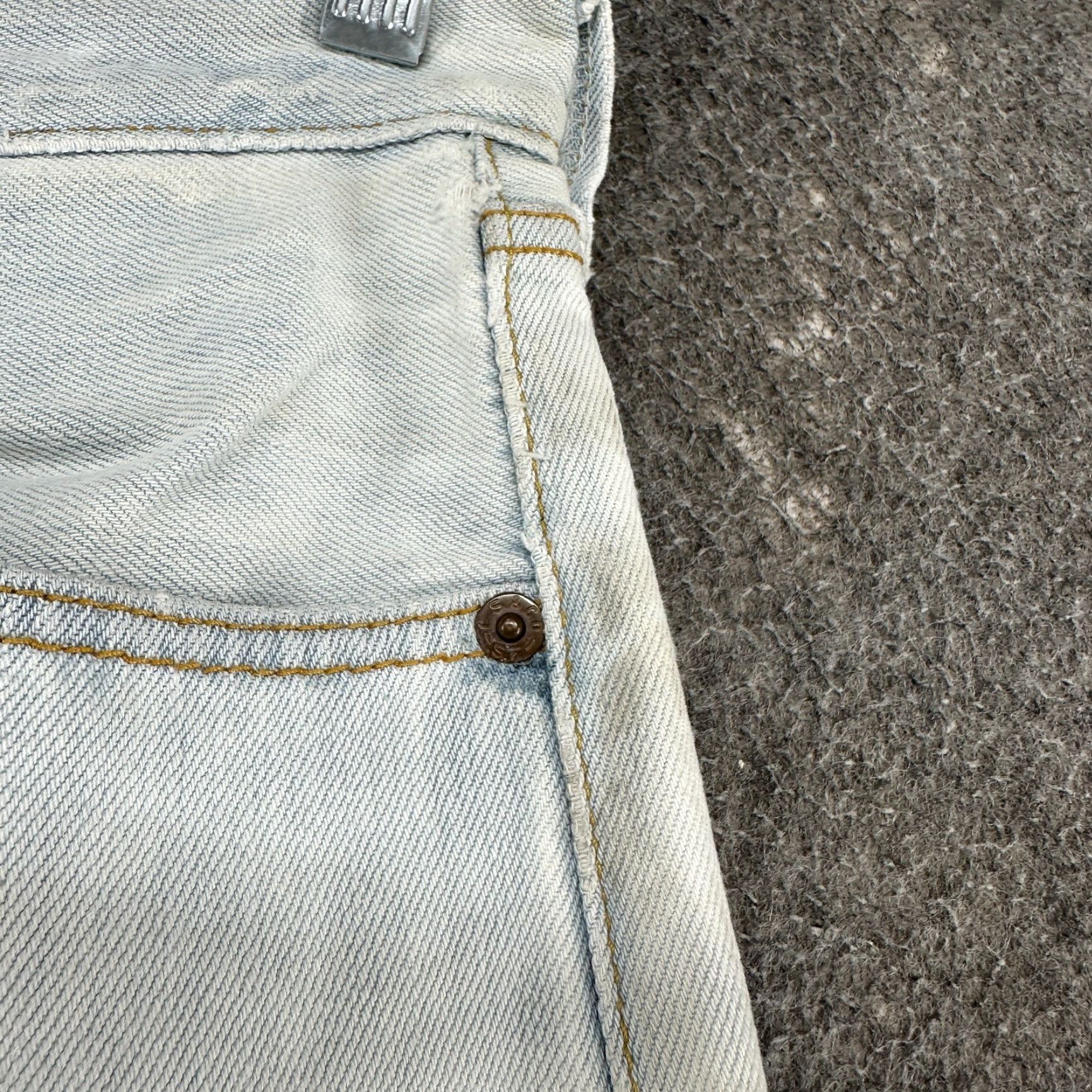 Levi's VINTAGE Levi's 501 Jeans Mens 30x34 Blue Regular Straight Light Wash Distressed 90s Y2K Size US 30 / EU 46 - 4 Thumbnail