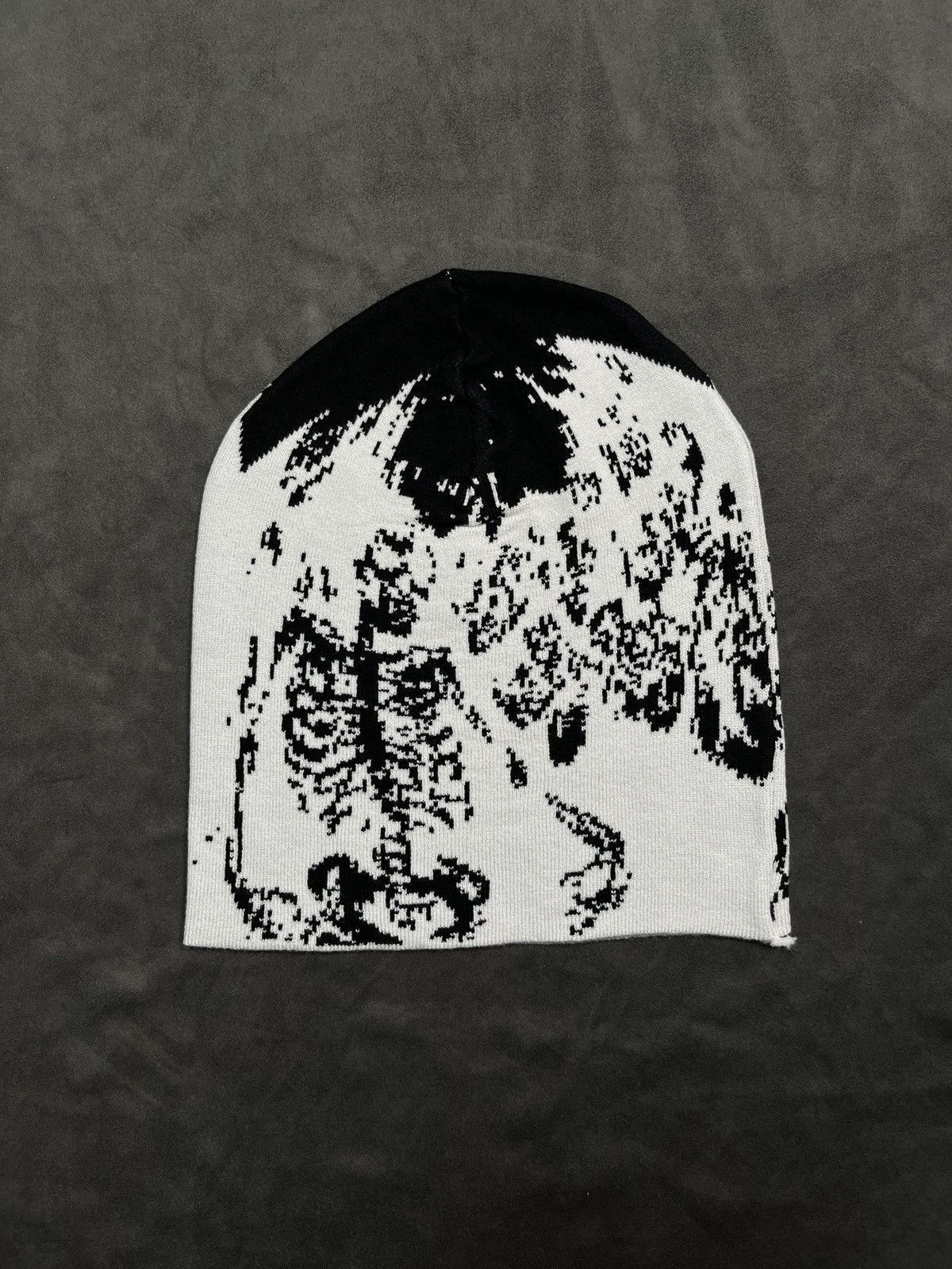 Japanese Brand Fire Burning Skeletons Graphic No Cuff Skull Cap Beanie Hat Size ONE SIZE - 4 Thumbnail