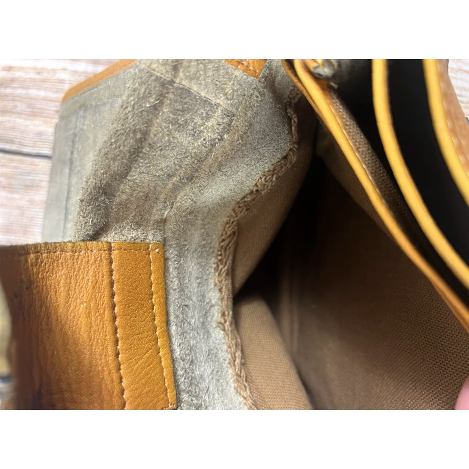 Vintage VINTAGE YKK Leather Saddle Bag Purse Tan Women 70s Shoulder Flap Brown Lining Size ONE SIZE - 7 Thumbnail