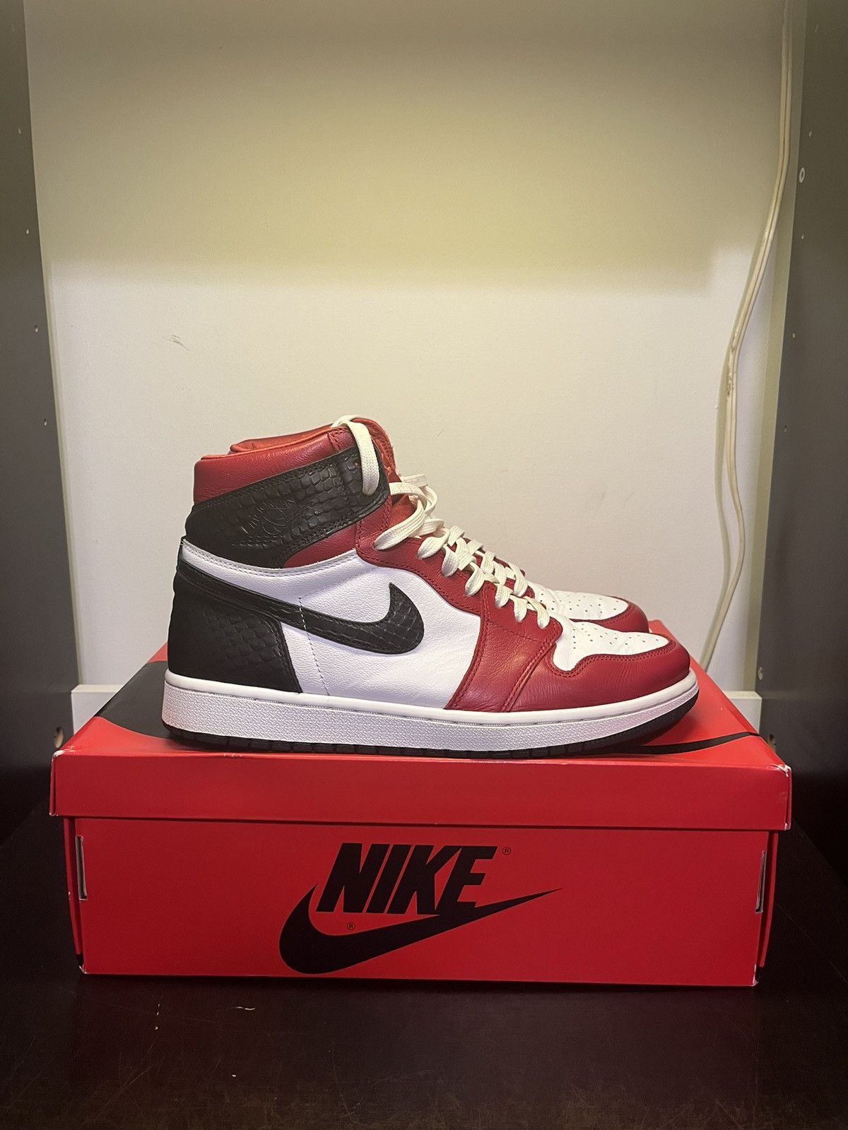 Jordan Brand Jordan 1 Satin Snake Chicago Women’s 10.5 Men’s 9 CD0461-601 Size US 9 / EU 42 - 1 Thumbnail