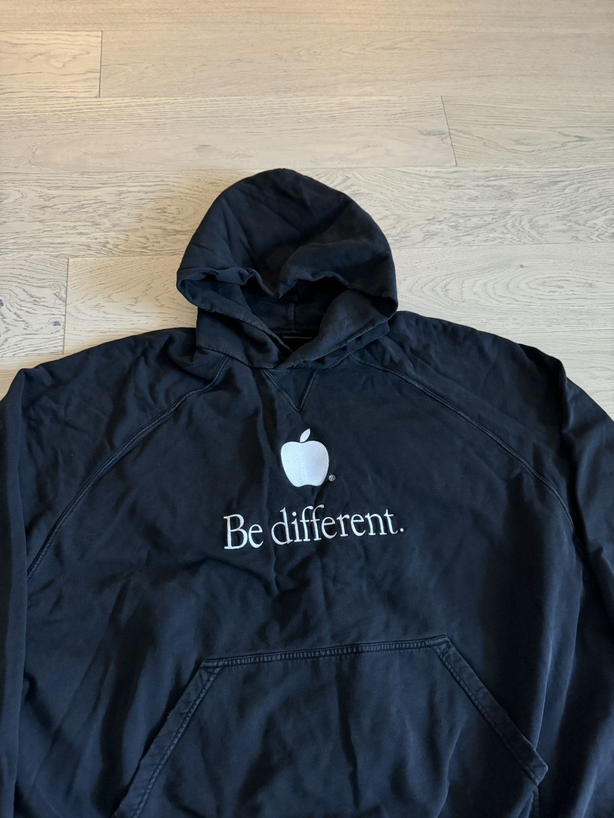 Balenciaga Balenciaga 'Be Different' Apple Layered Hoodie Black Size US XL / EU 56 / 4 - 2 Thumbnail