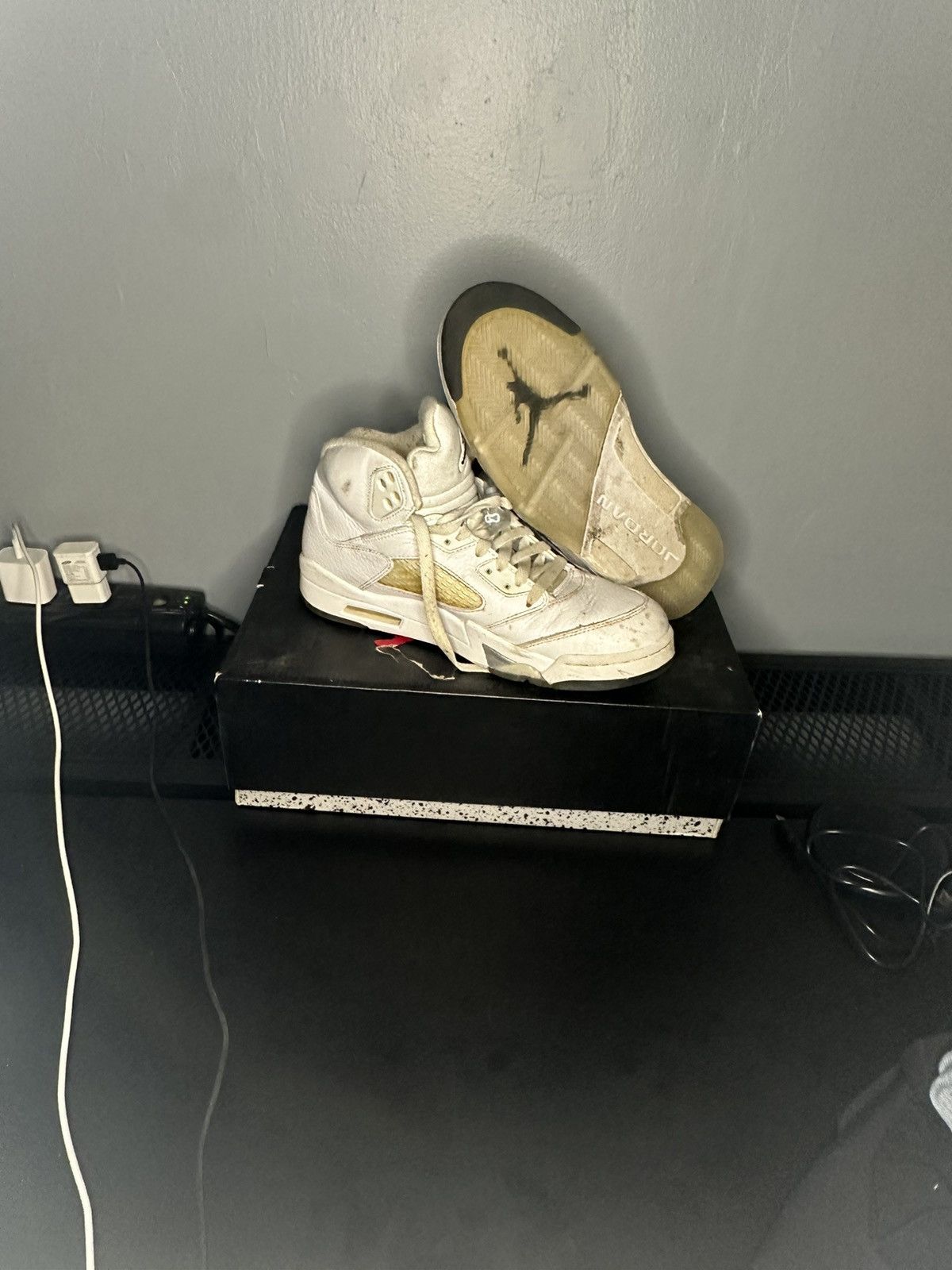 Jordan Brand × Nike Jordan 5 White Metallic Size US 8.5 / EU 41-42 - 1 Thumbnail