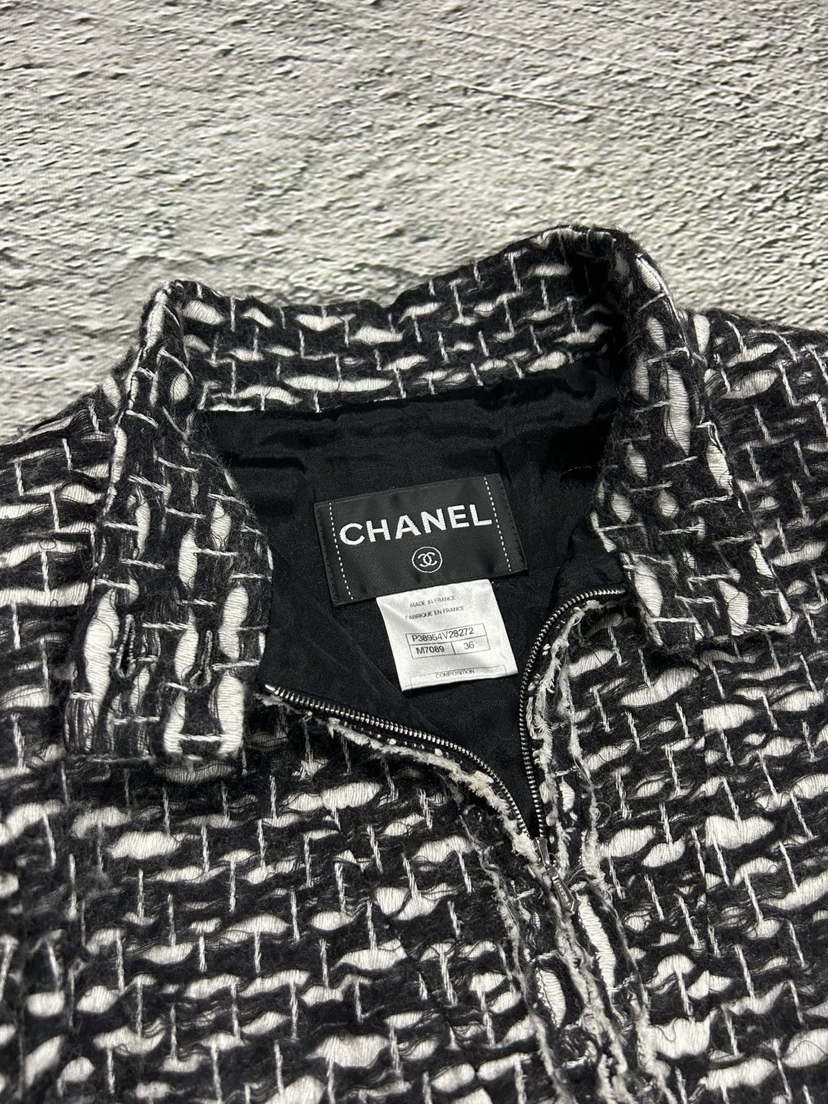 Chanel Chanel vintage coat tweed black white furry 2010 Size XS / US 0-2 / IT 36-38 - 2 Thumbnail