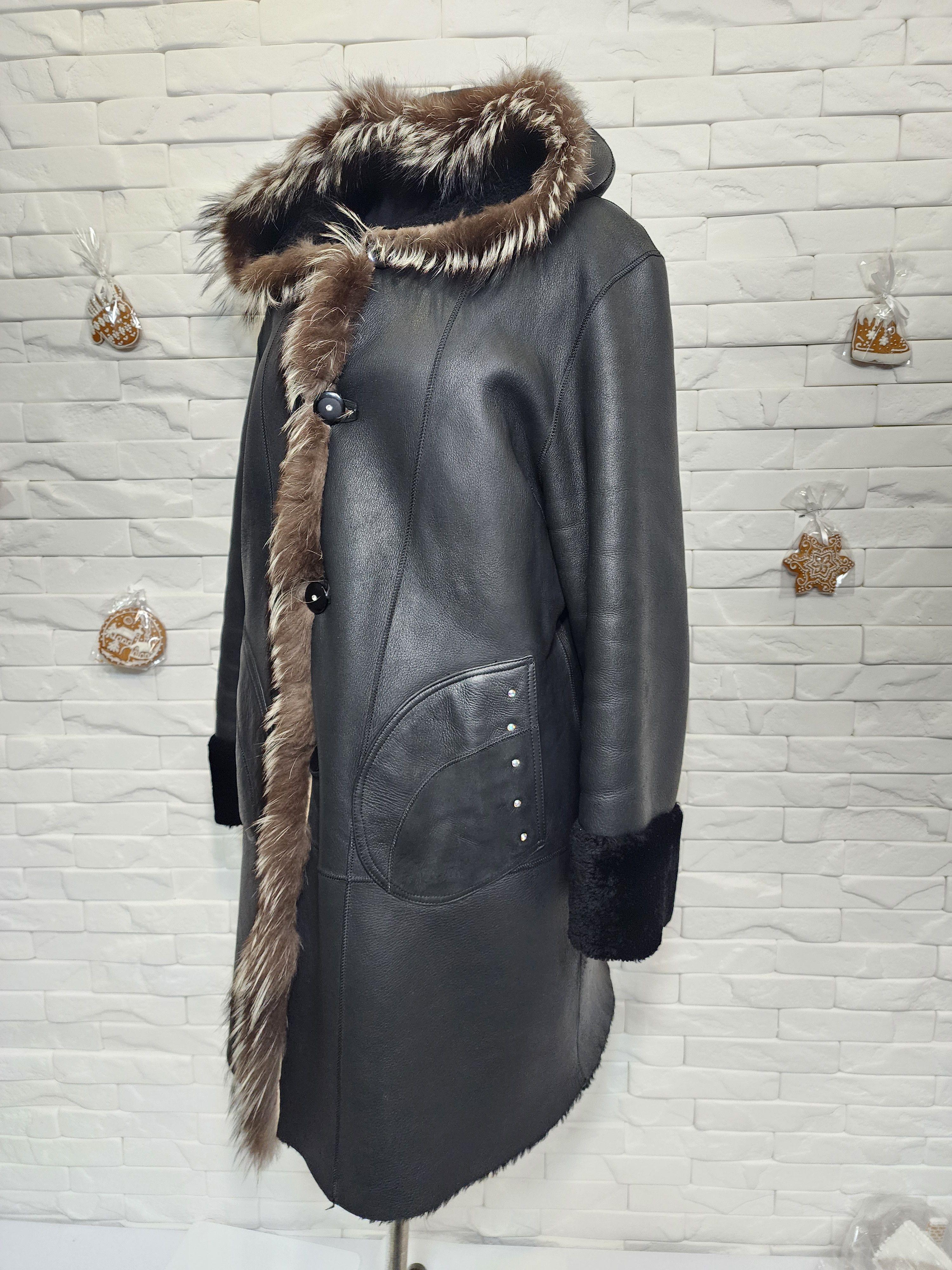 Uniqlo Reversible Black Sheepskin Coat: Fur Hood, Button Closure Size XXL / US 16-18 / IT 52-54 - 2 Thumbnail