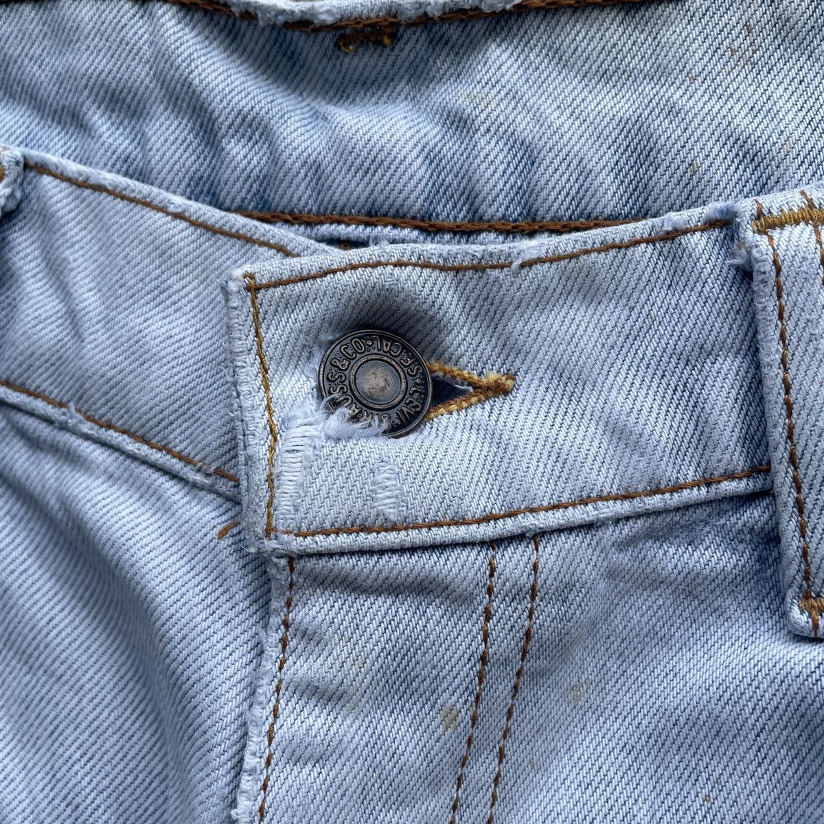 Levi's Vintage Clothing Vintage Levi’s LightWash Distressed Denim Faded Jeans Pants Size US 31 - 6 Thumbnail