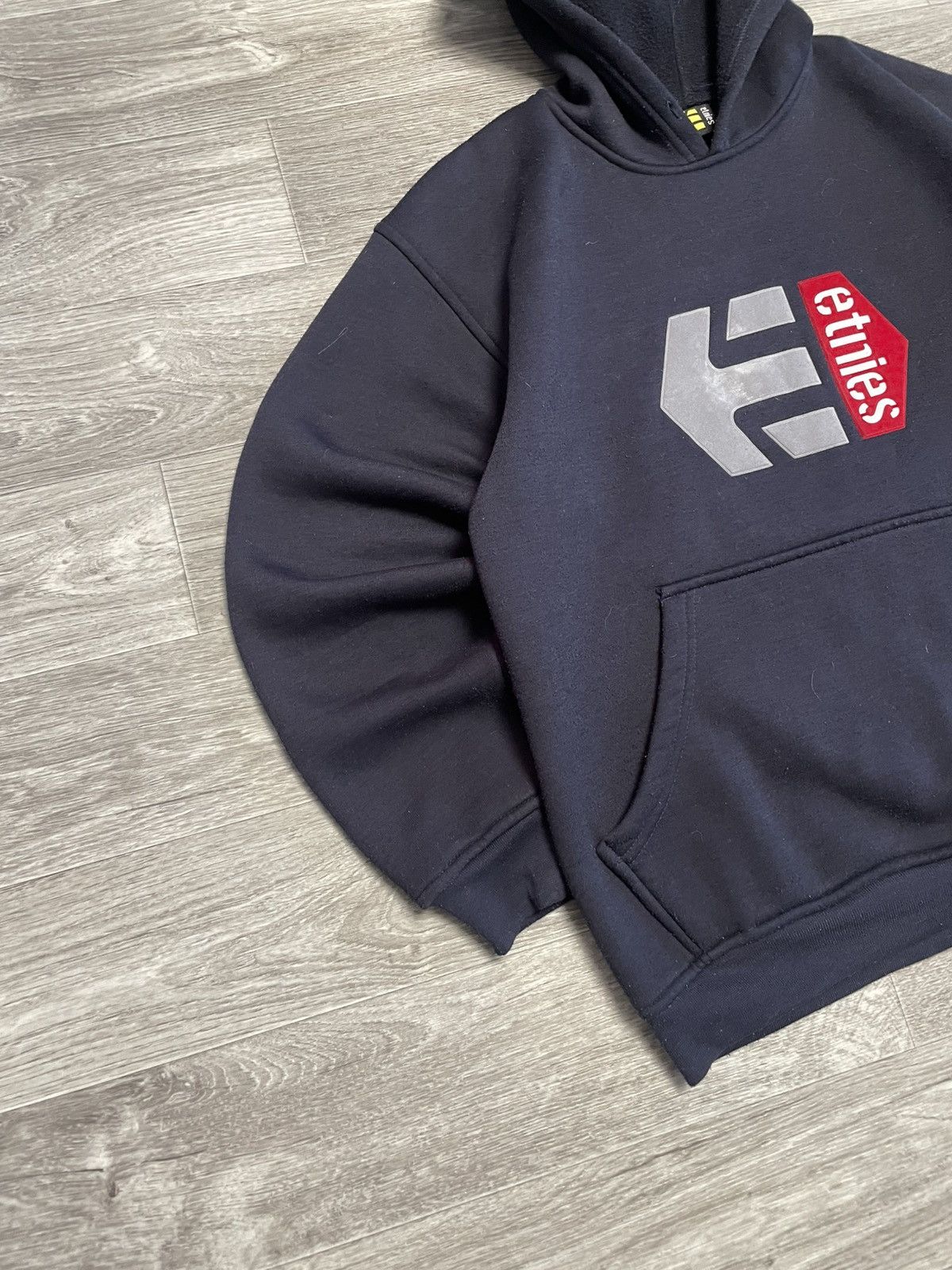 Etnies Vintage Etnies Skateboarding Hoodie 90s Size US M / EU 48-50 / 2 - 4 Thumbnail