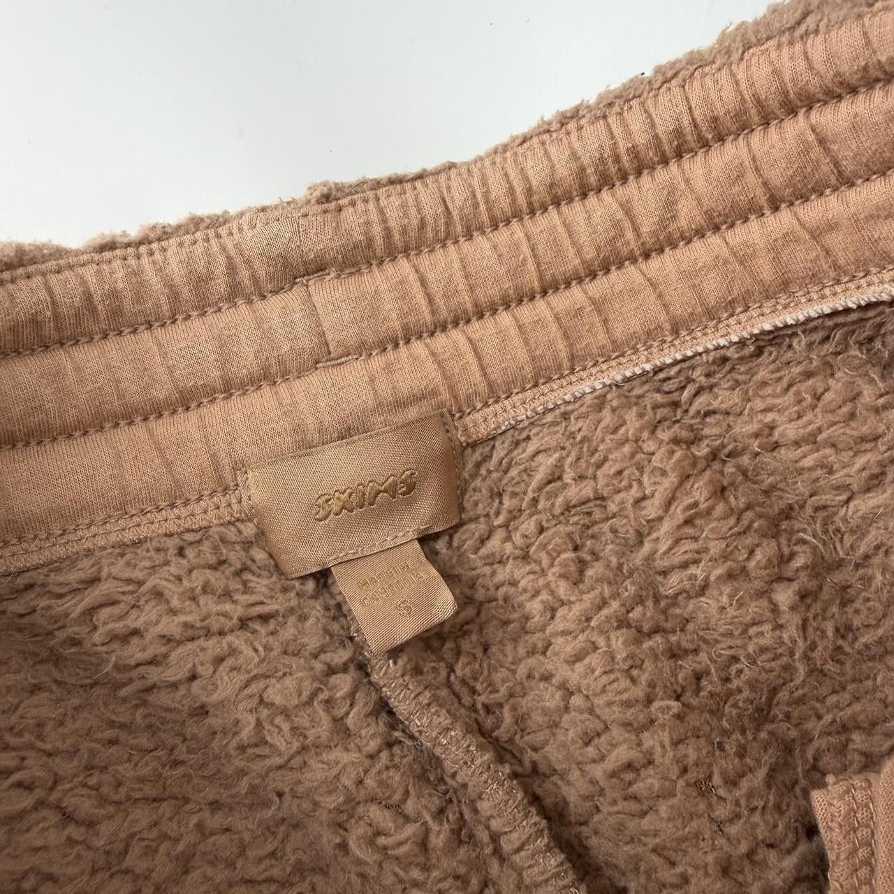 SKIMS Skims Teddy Sherpa Fleece Joggers Size S Tigers Eye Brown Size 27" / US 4 / IT 40 - 4 Thumbnail