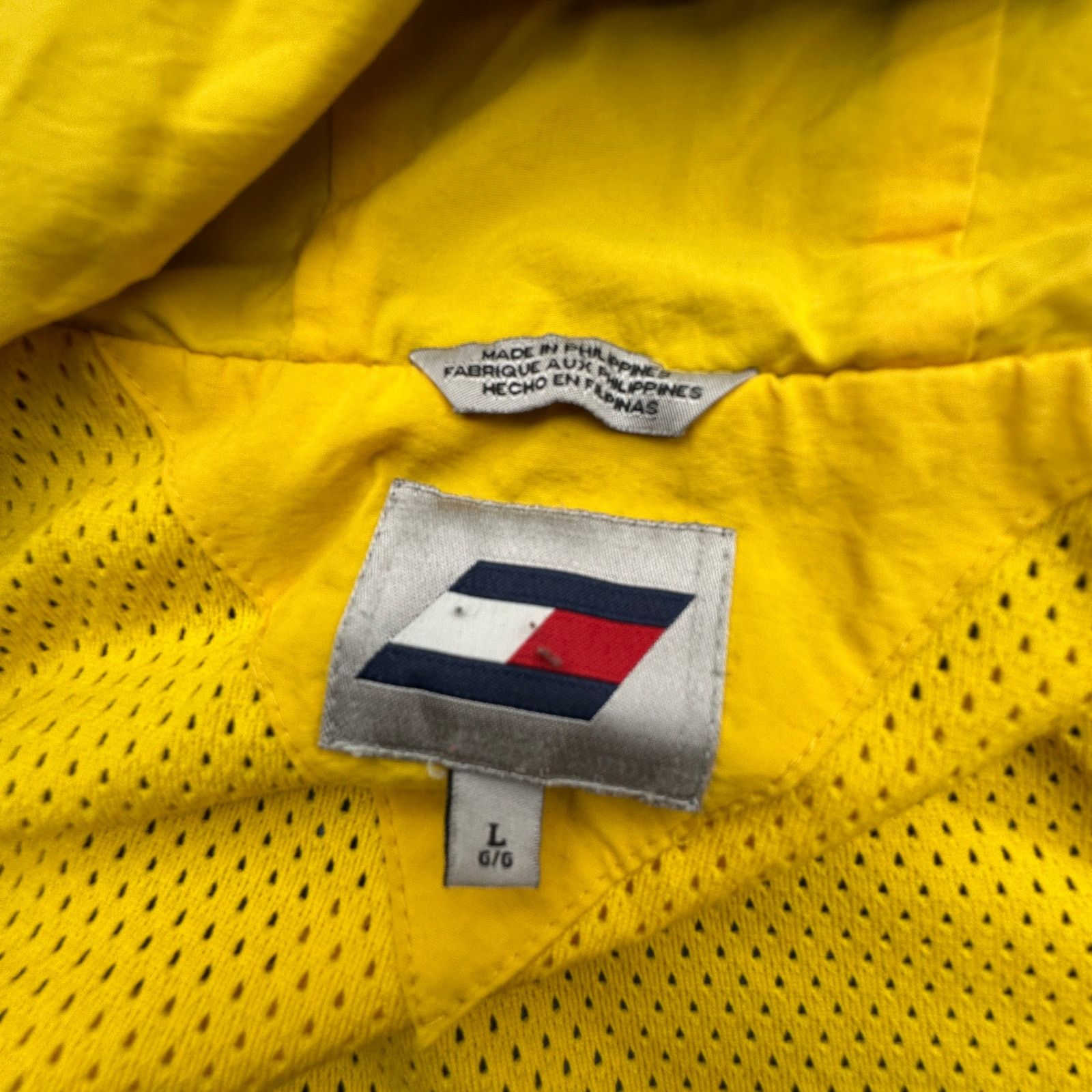 Tommy Hilfiger Vintage 90s Tommy Hilfiger Flag Windbreaker Jacket Men Large Size US L / EU 52-54 / 3 - 2 Thumbnail