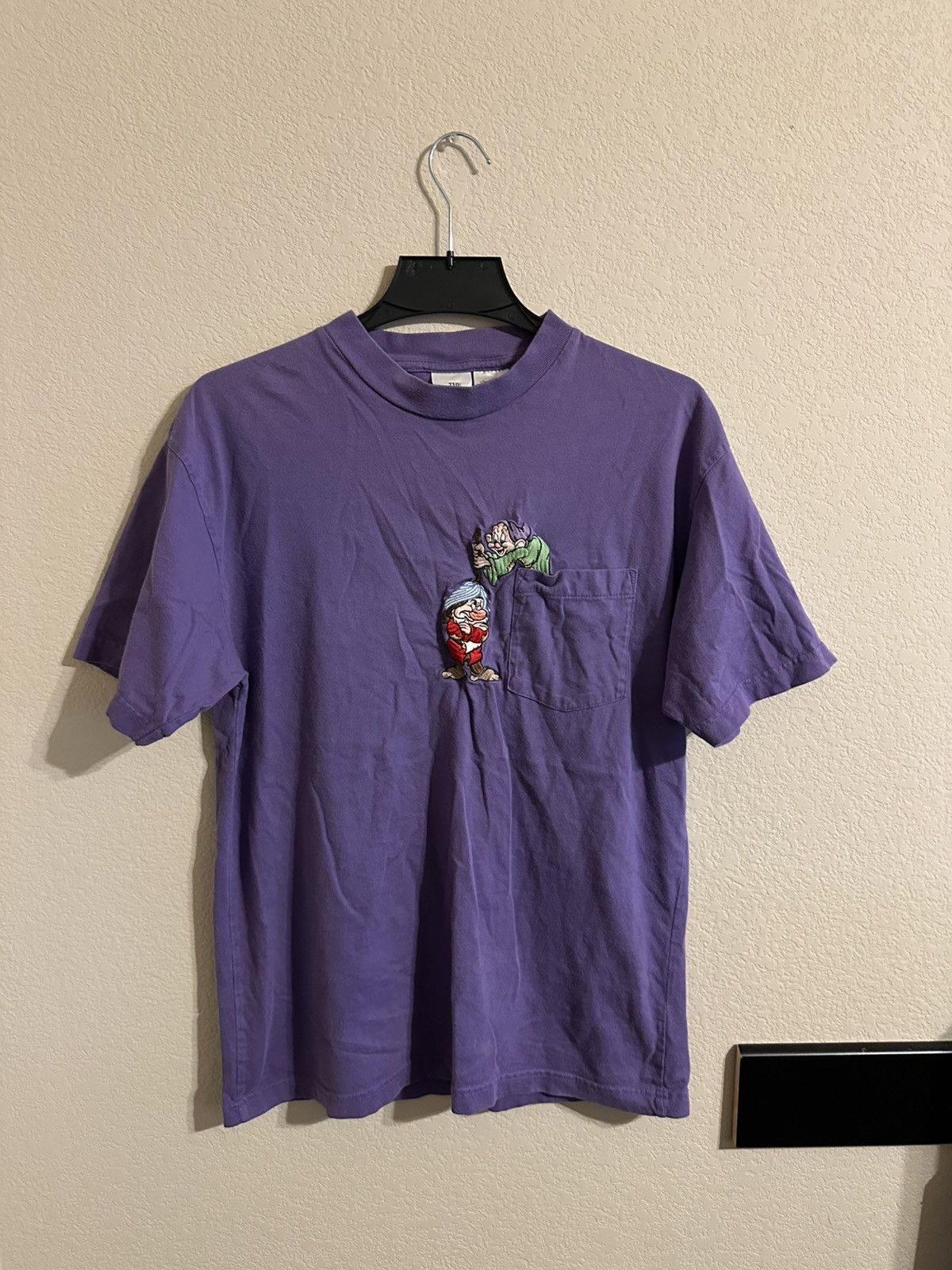Disney Vintage 90s Disney Pocket embroidered tshirt M dopey grumpy Size US M / EU 48-50 / 2 - 1 Thumbnail