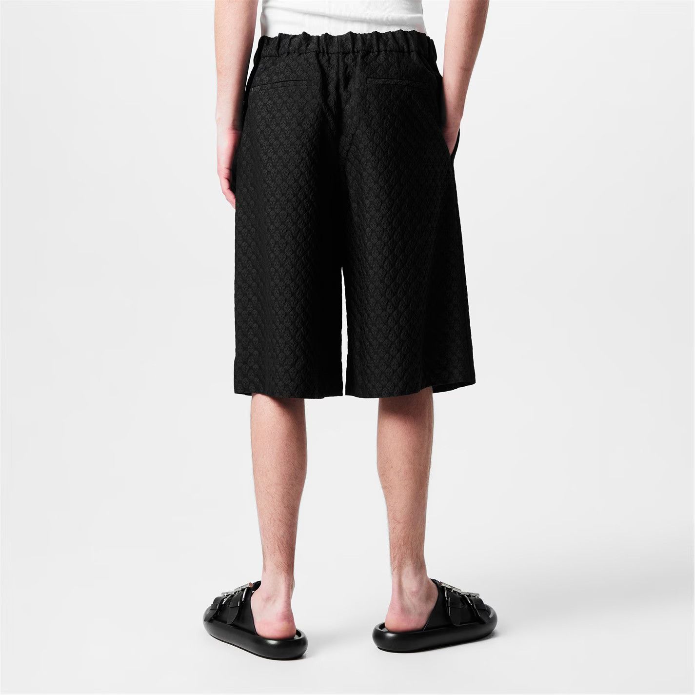 Alexander McQueen o1g2r1mq0326 Skull Jacquard Bermuda Shorts in Black Size US 32 / EU 48 - 3 Thumbnail