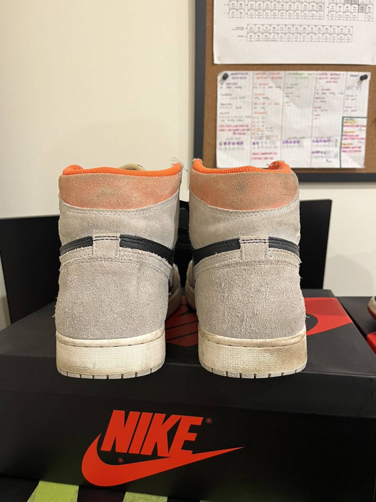 Jordan Brand Jordan 1 Retro High OG Neutral Grey Hyper Crimson Size US 11.5 / EU 44-45 - 4 Thumbnail