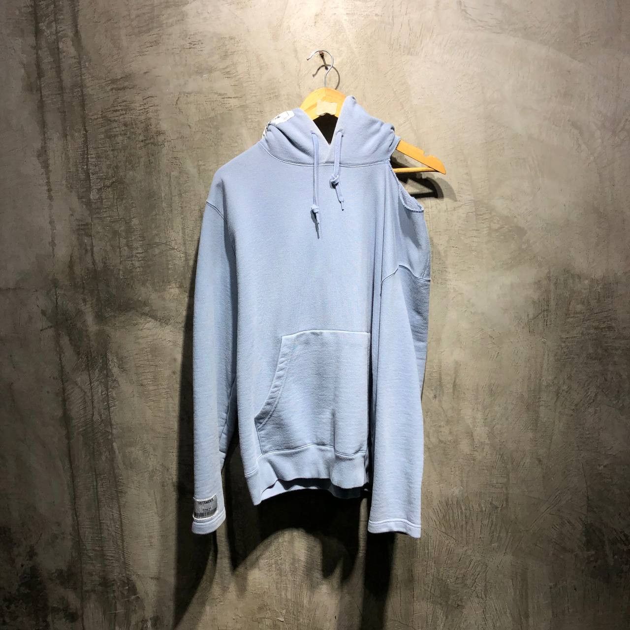 Vetements Vetements Open Shoulder SS18 Tricot hoodie Size US XL / EU 56 / 4 - 1 Thumbnail