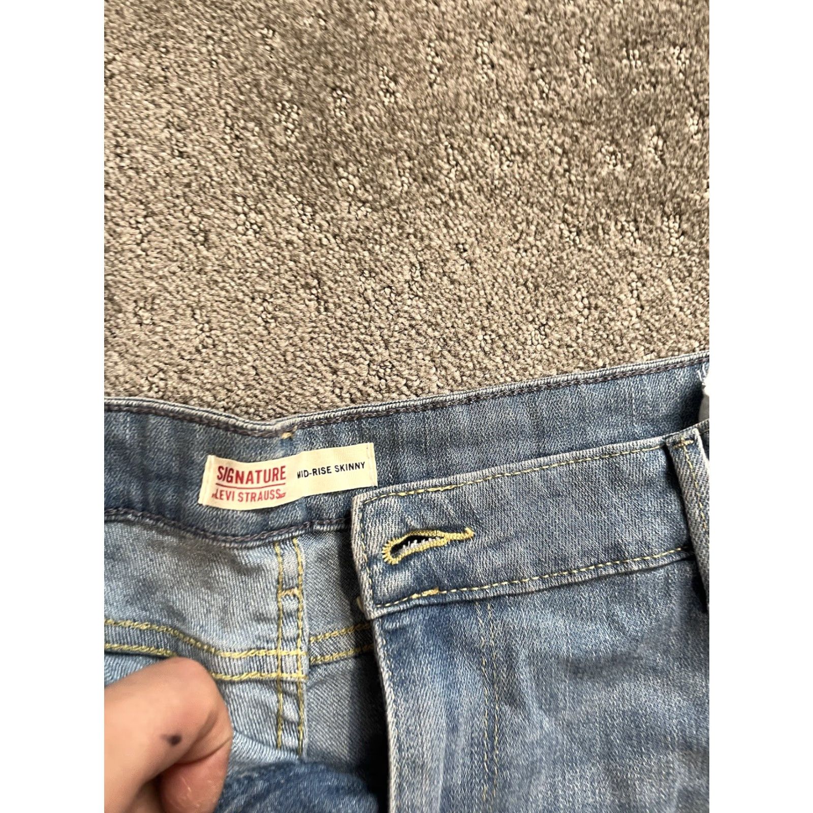 Vintage Women's Levi Strauss Signature Mid-Rise Skinny Jeans 20M 35x30 Size 42" / US 20 - 6 Thumbnail