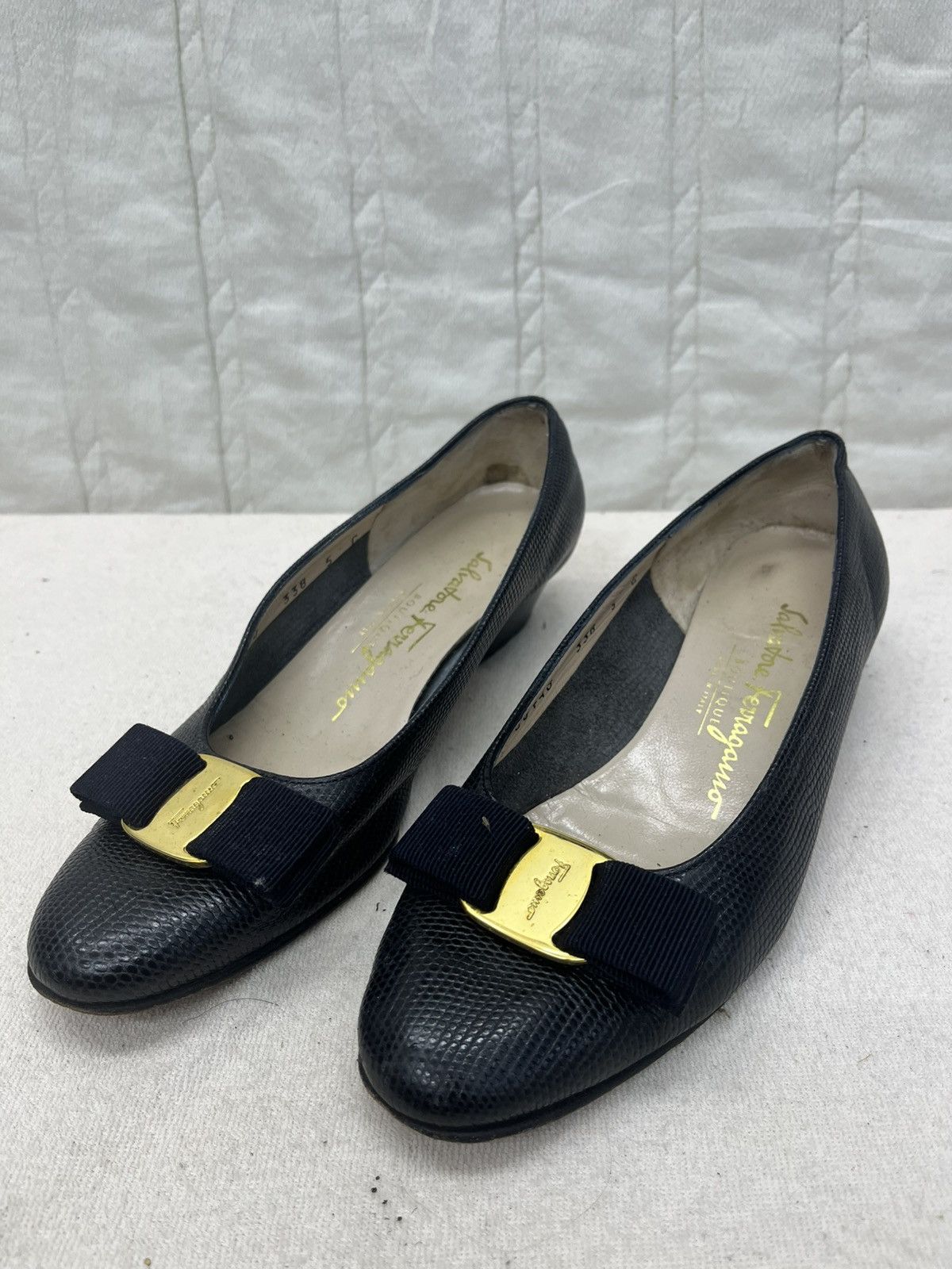 Salvatore Ferragamo SALVATORE FERRAGAMO PUMPS BLUE LEATHER SHOE Size US 5 / IT 35 - 1 Thumbnail