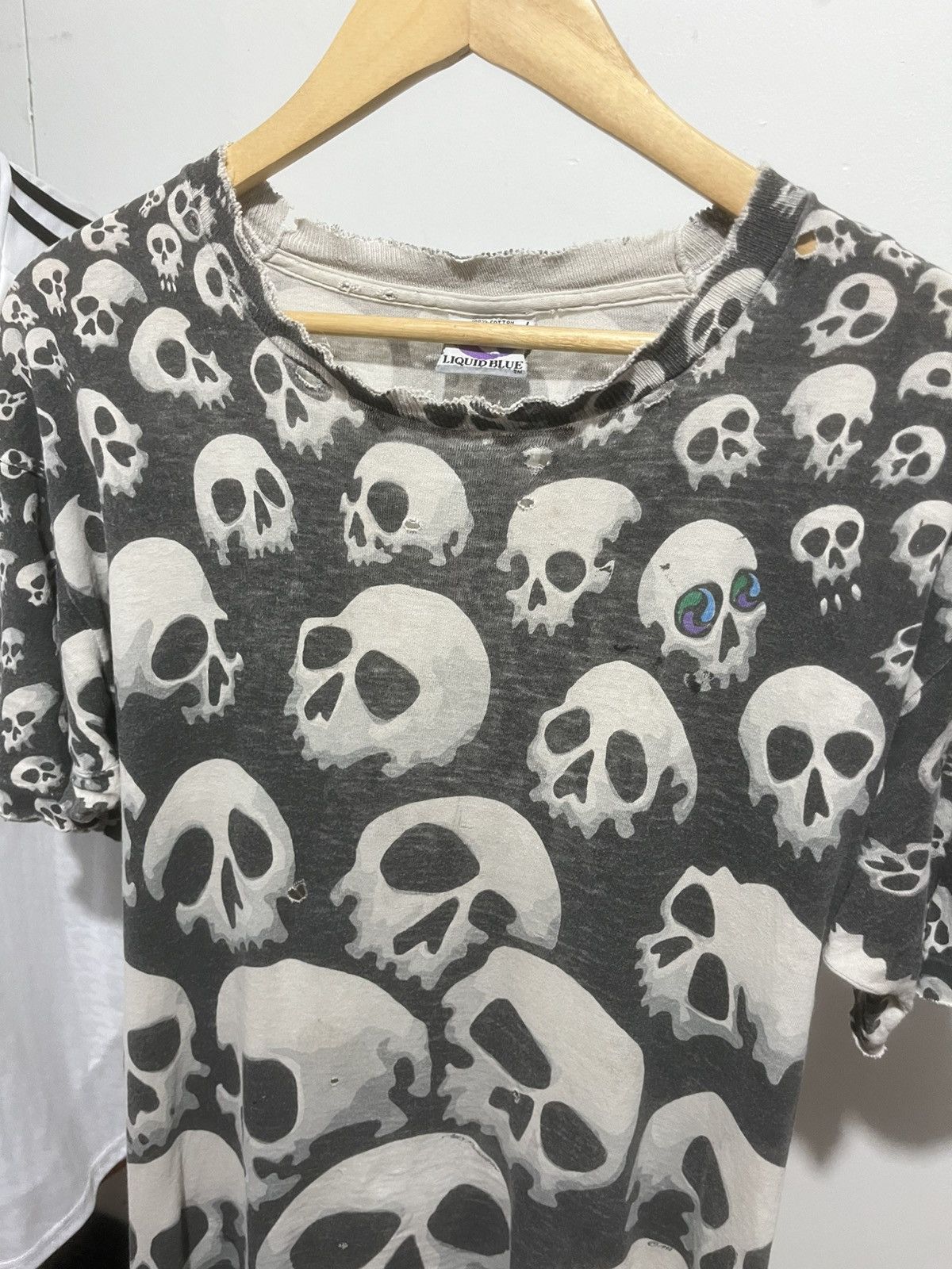 Liquid Blue ❌SOLD❌Vintage Distressed Liquid Blue Skull tee Size US L / EU 52-54 / 3 - 5 Thumbnail