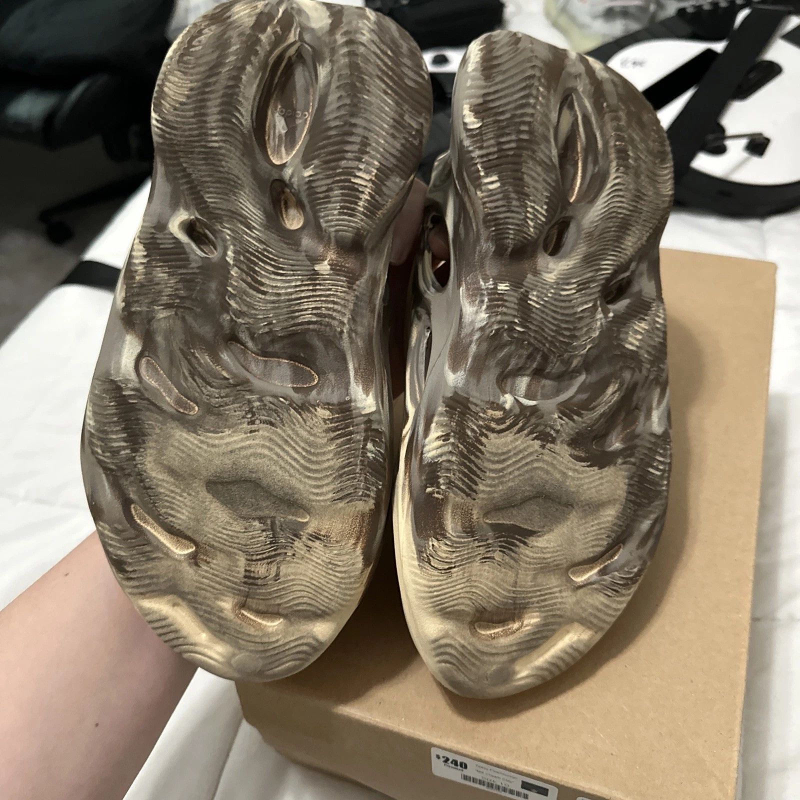 Kanye West Size 10 - adidas Yeezy Foam RNNR MX Cream Clay Size US 10 / EU 43 - 6 Thumbnail
