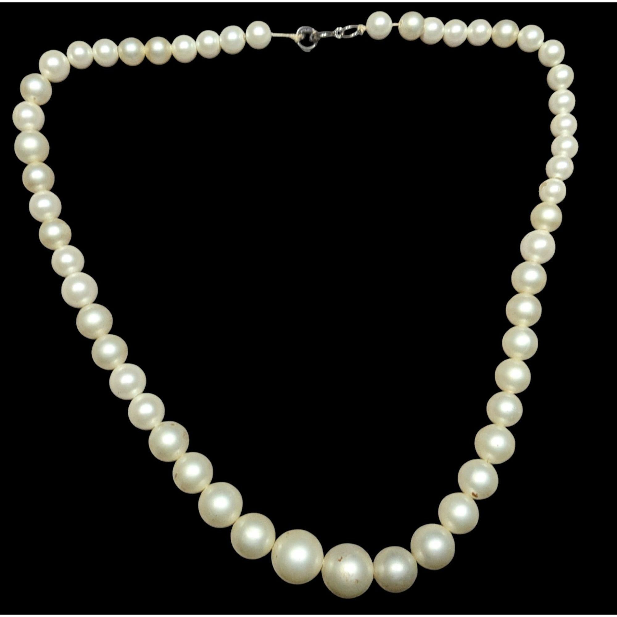 Other Vintage Faux Pearl Necklace With Graduated Beads Size ONE SIZE - 1 Thumbnail