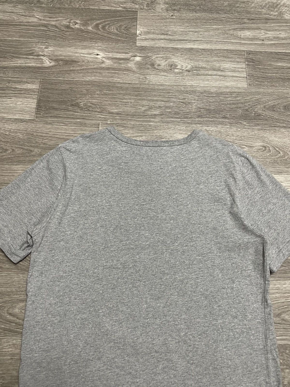 Comme des Garcons PLAY Vintage Comme Des Garcons Play Heart Logo Gray T-Shirt Y2K Size US XL / EU 56 / 4 - 13 Thumbnail
