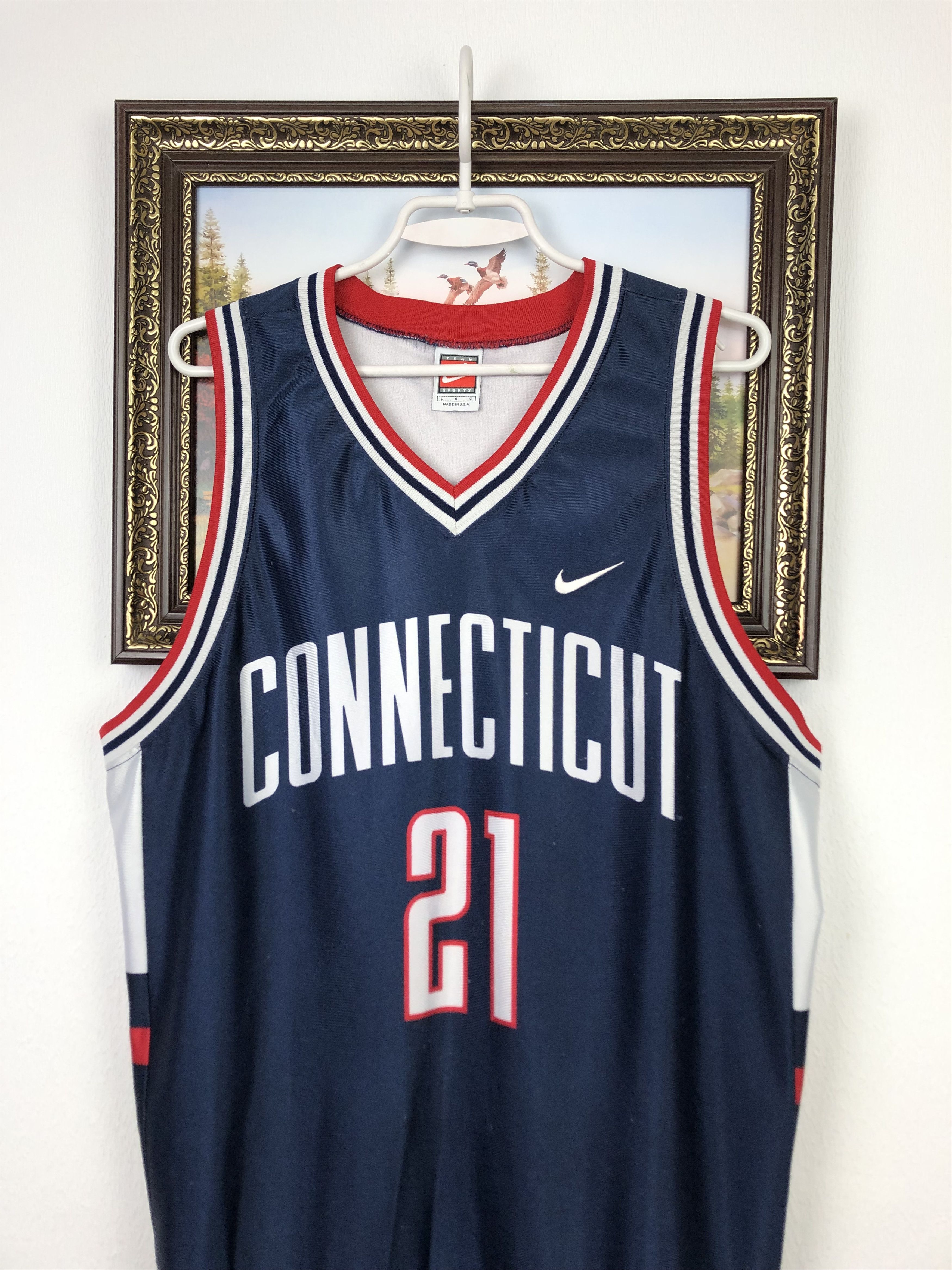 Nike Vintage Connecticut Huskies UCONN Moore NCAA Tee Jersey Size US L / EU 52-54 / 3 - 2 Thumbnail