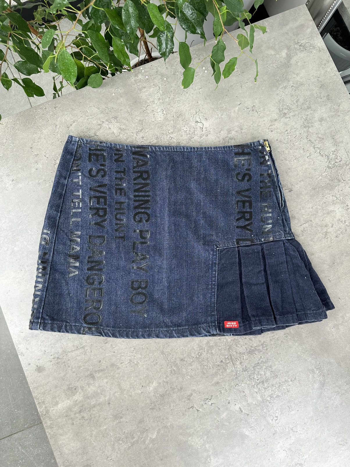 Miss Sixty Miss Sixty Mini Skirt Size 30" / US 8 / IT 44 - 1 Thumbnail