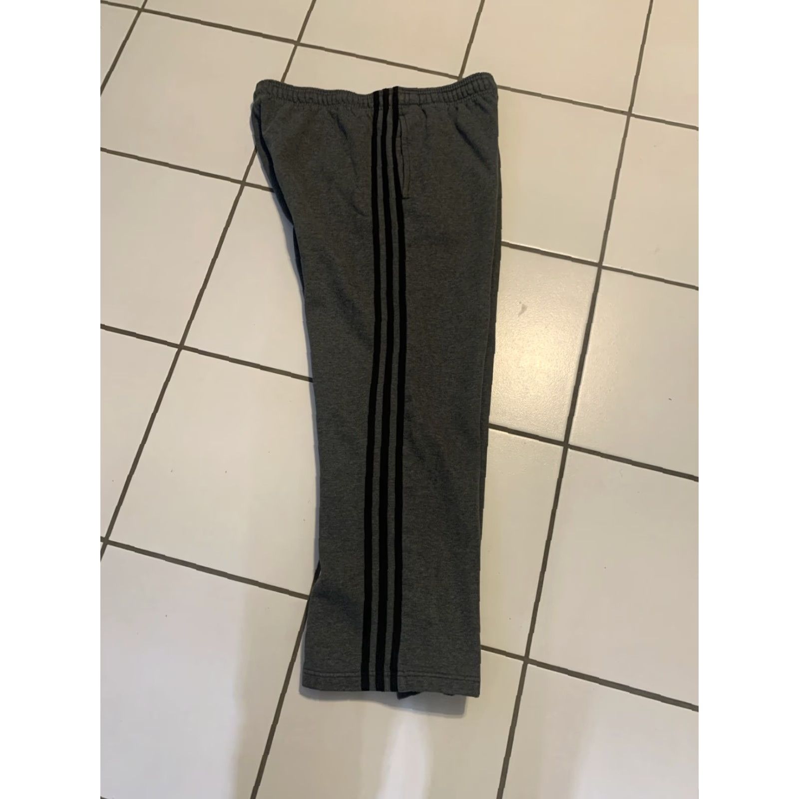 Adidas Adidas Men’s Gray Jogger Sweatpants Tapered Fit Activewear Gym & Running 28 Inch Inseam Size US 31 - 3 Thumbnail