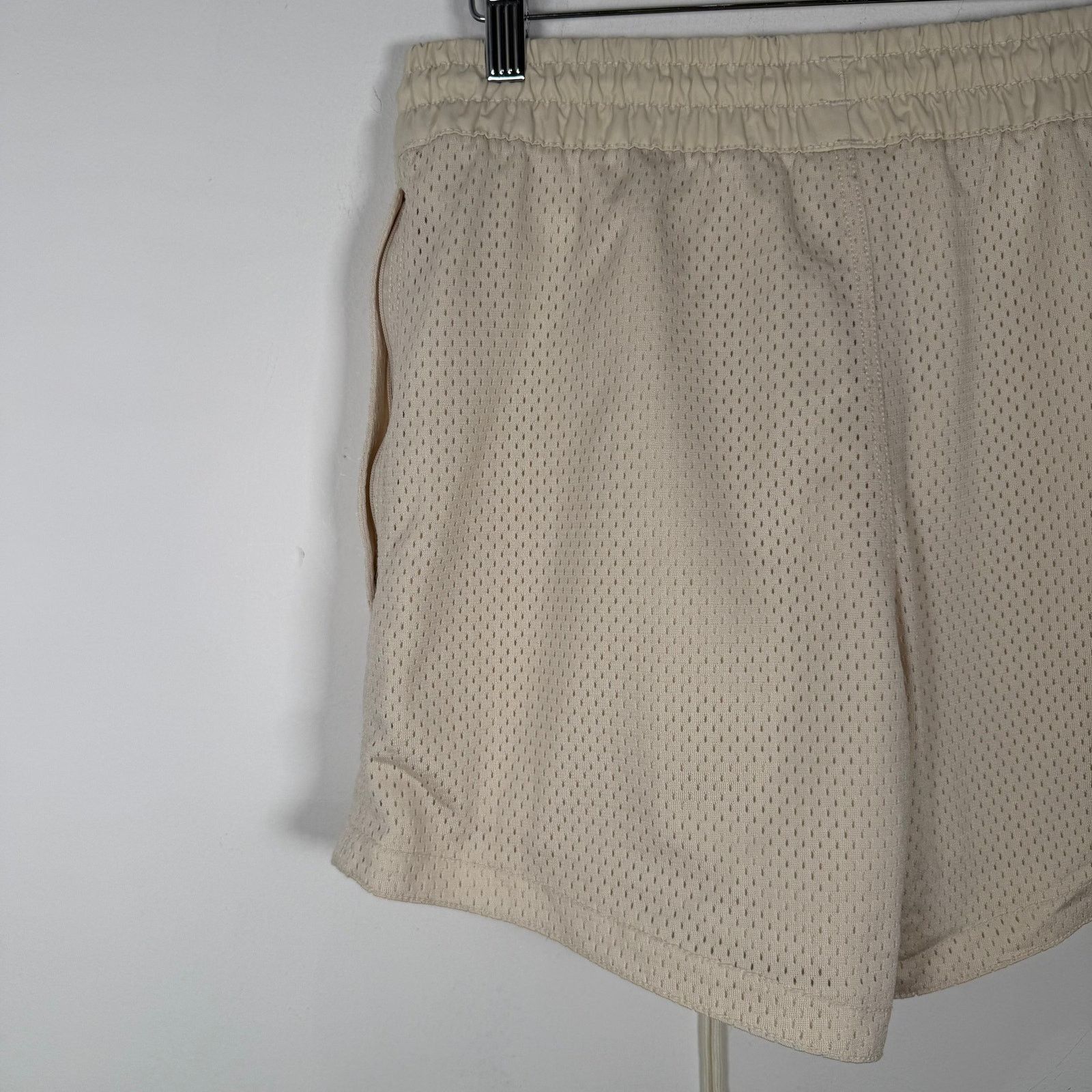 Fear of God × NBA Fear Of God x NBA x Nike Cream Basketball Shorts Size S Size US 30 / EU 46 - 9 Thumbnail