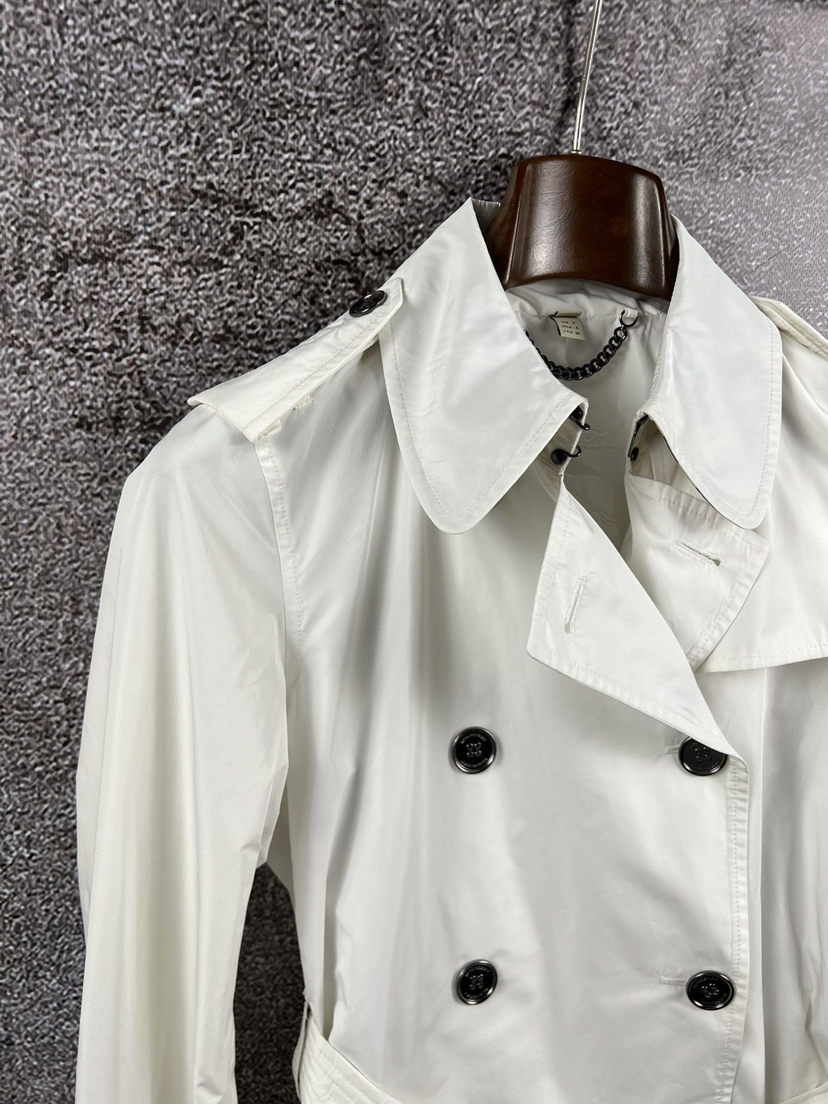 Burberry × Designer Burberry London women’s short Trench Coat double breasted Size XS / US 0-2 / IT 36-38 - 9 Thumbnail