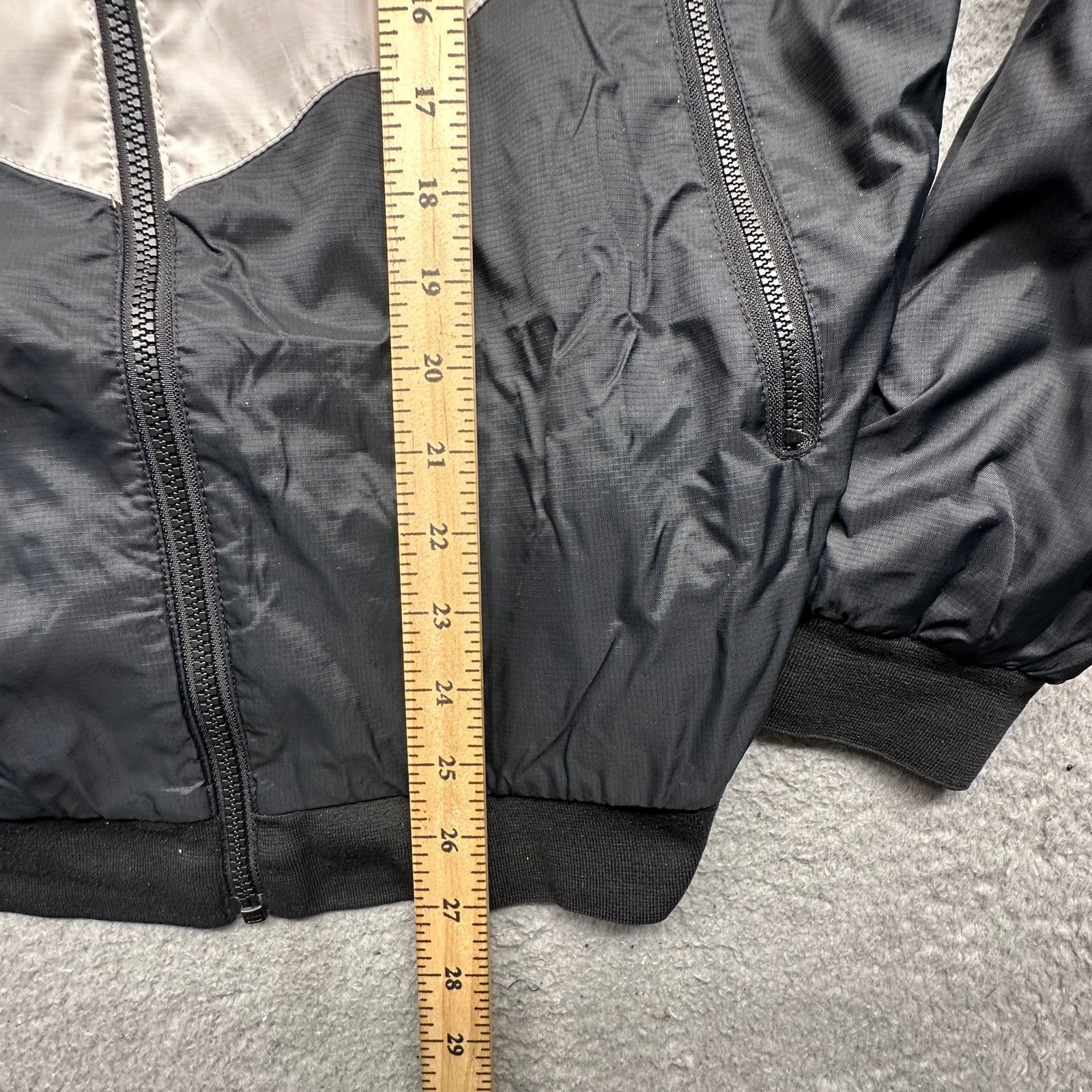 Nike Nike Nylon Windrunner Windbreaker Jacket Medium AJ1396-658 Size US M / EU 48-50 / 2 - 6 Thumbnail