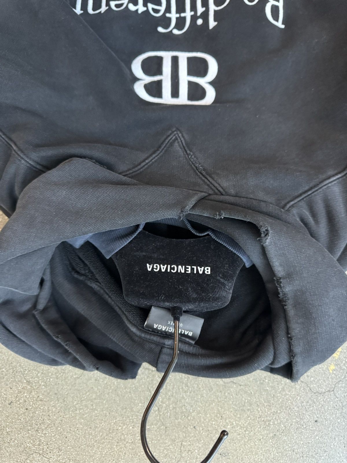 Balenciaga Balenciaga “BE DIFFERENT” Hoodie Size US L / EU 52-54 / 3 - 11 Thumbnail