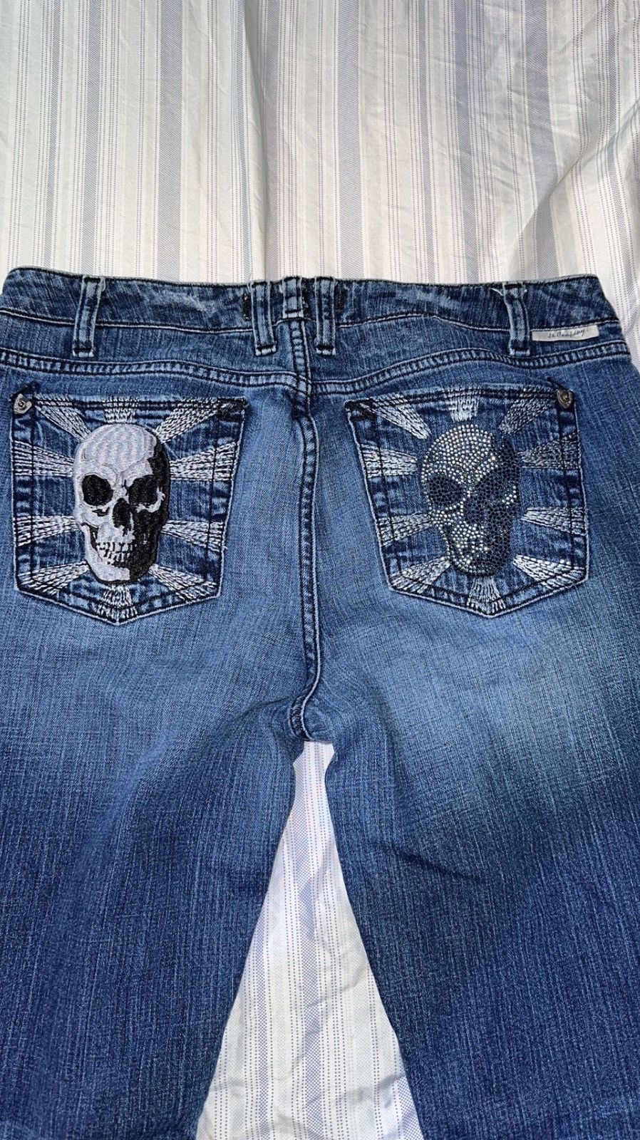 Other Super clean jeans with cross on back pockets Size US 31 - 3 Thumbnail