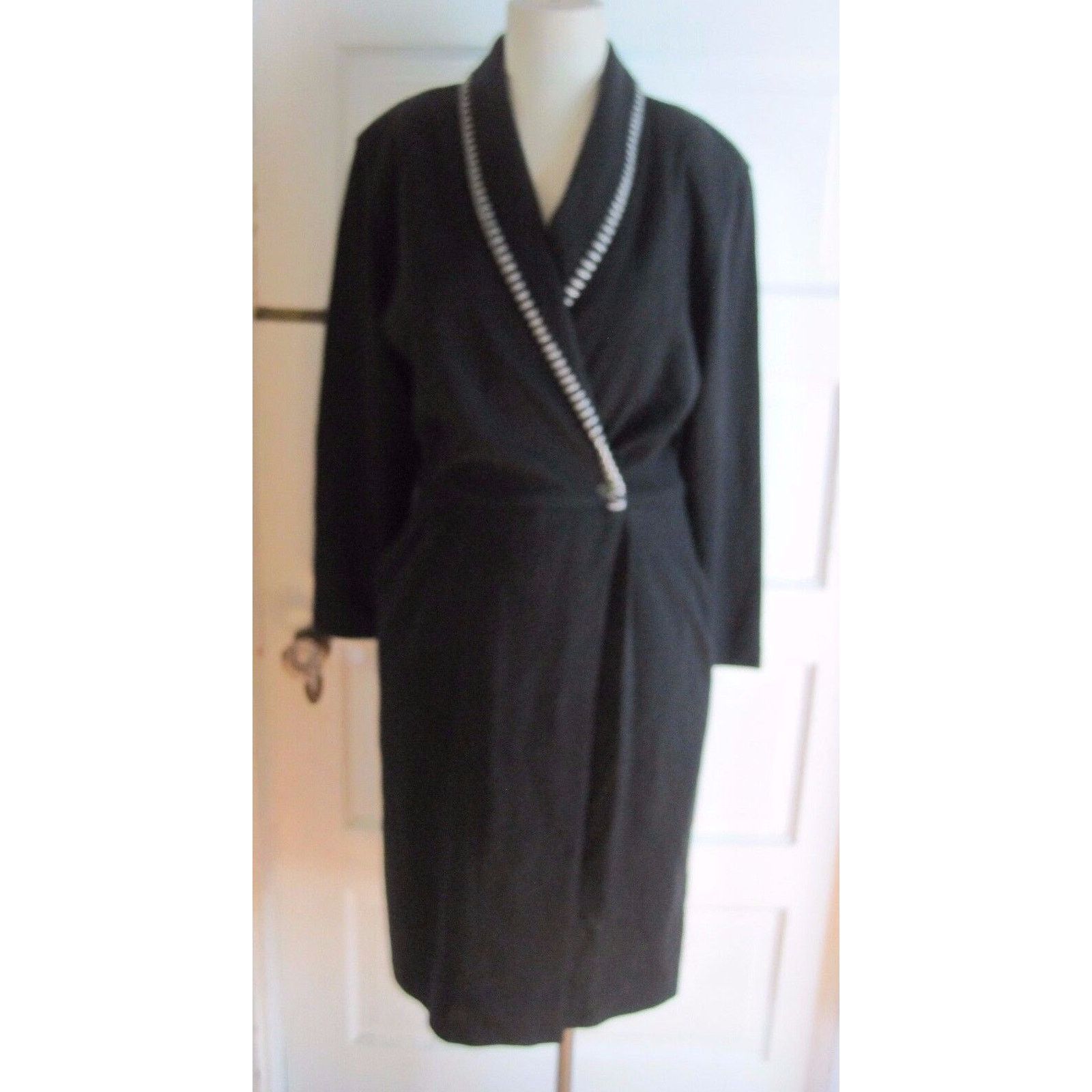 Vintage Beechers Brook Jersey Knit Shawl Collar Wrap dress 8 Canada Size M / US 6-8 / IT 42-44 - 1 Thumbnail
