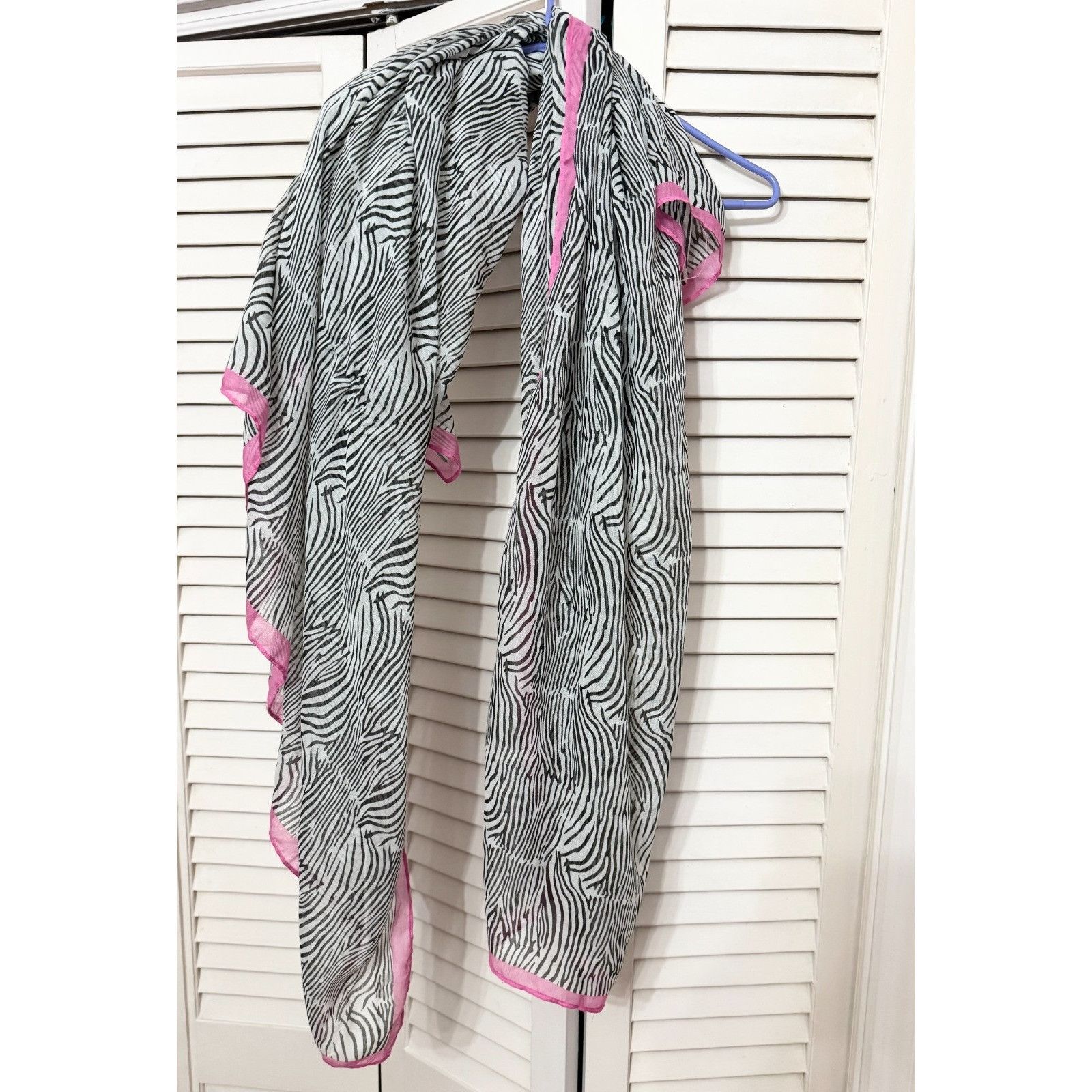 H&M H&M large zebra pink edge scarf shall cover all oversized sq Size ONE SIZE - 1 Thumbnail